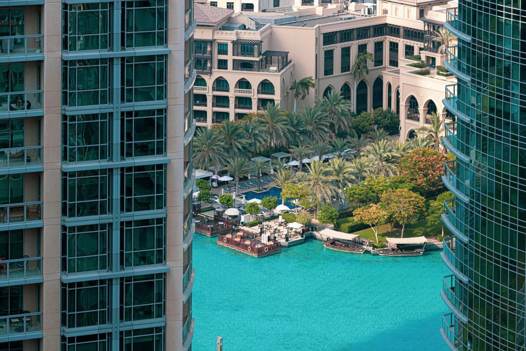 Apartment Luxury 2-br Overlooking Burj & Fountain Views Dubai