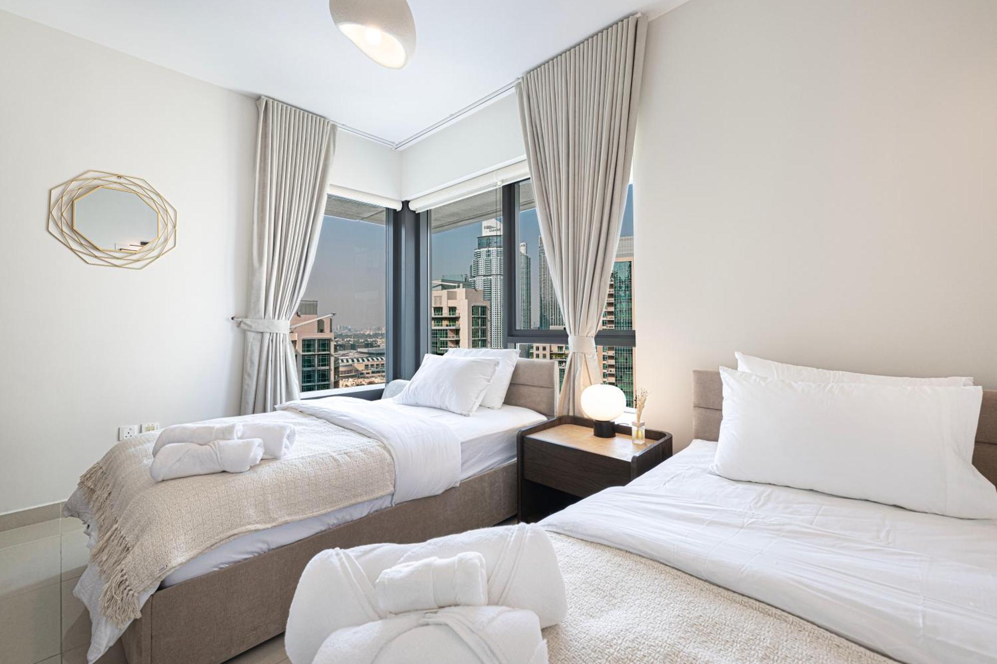 Luxury 2-br Overlooking Burj & Fountain Views Apartment