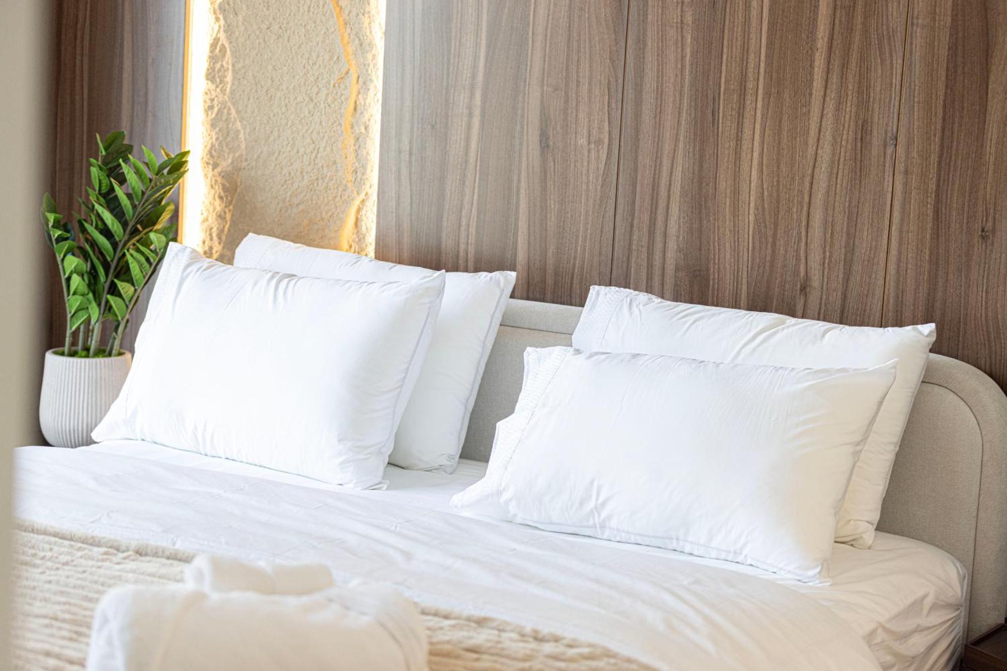Apartment Luxury 2-br Overlooking Burj & Fountain Views Dubai