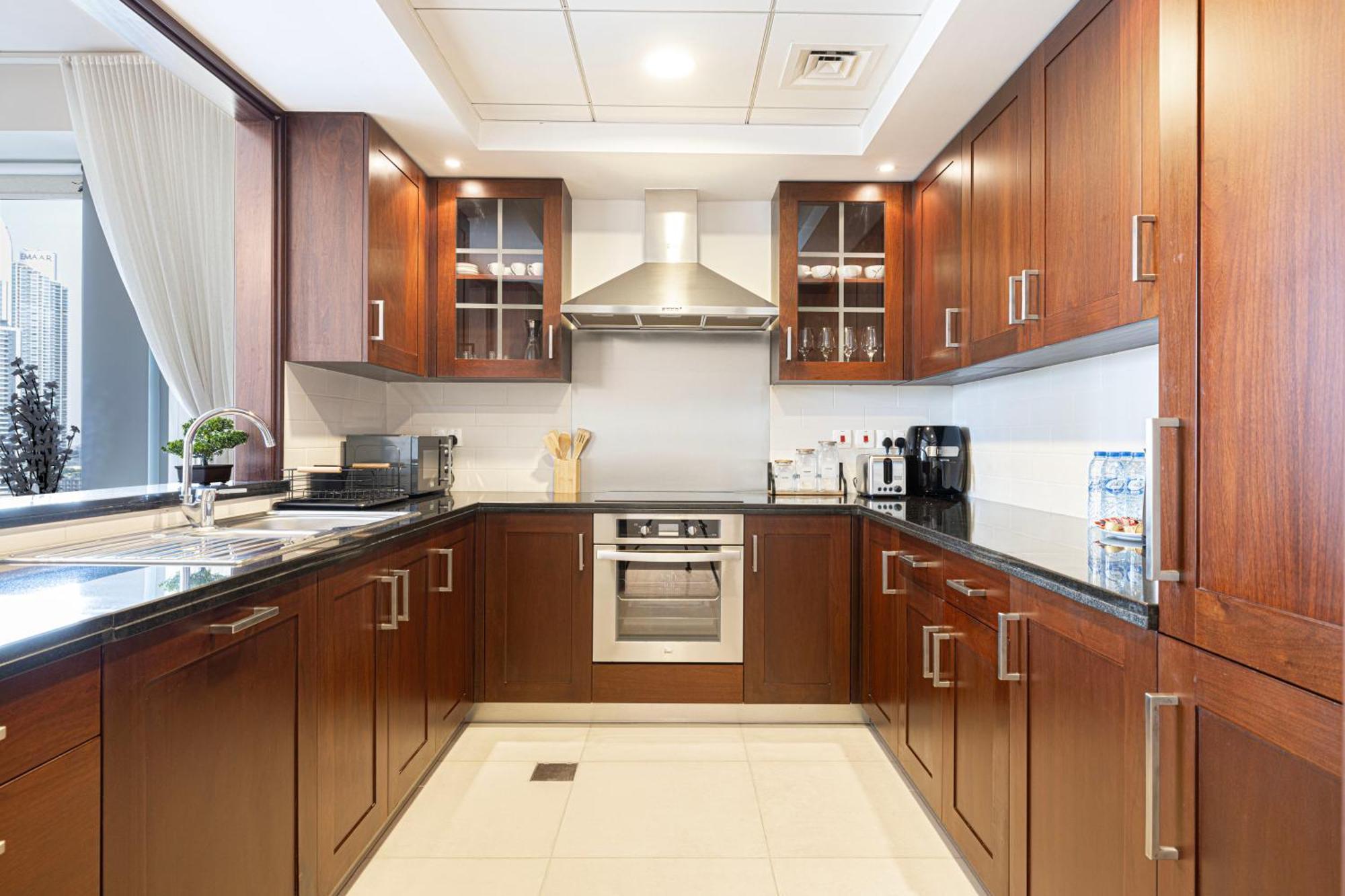 Luxury 2-br Overlooking Burj & Fountain Views Dubai