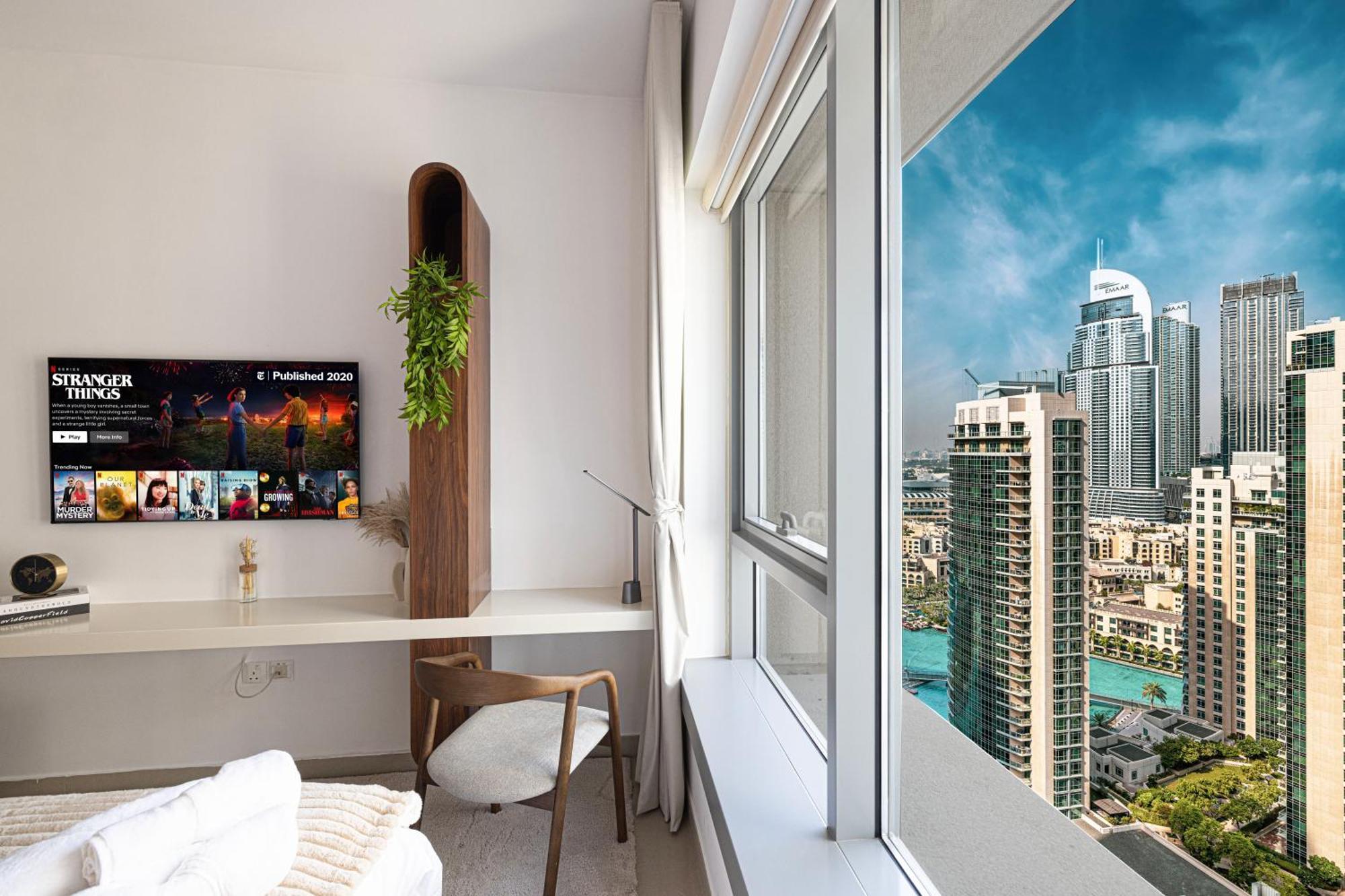 Luxury 2-br Overlooking Burj & Fountain Views *