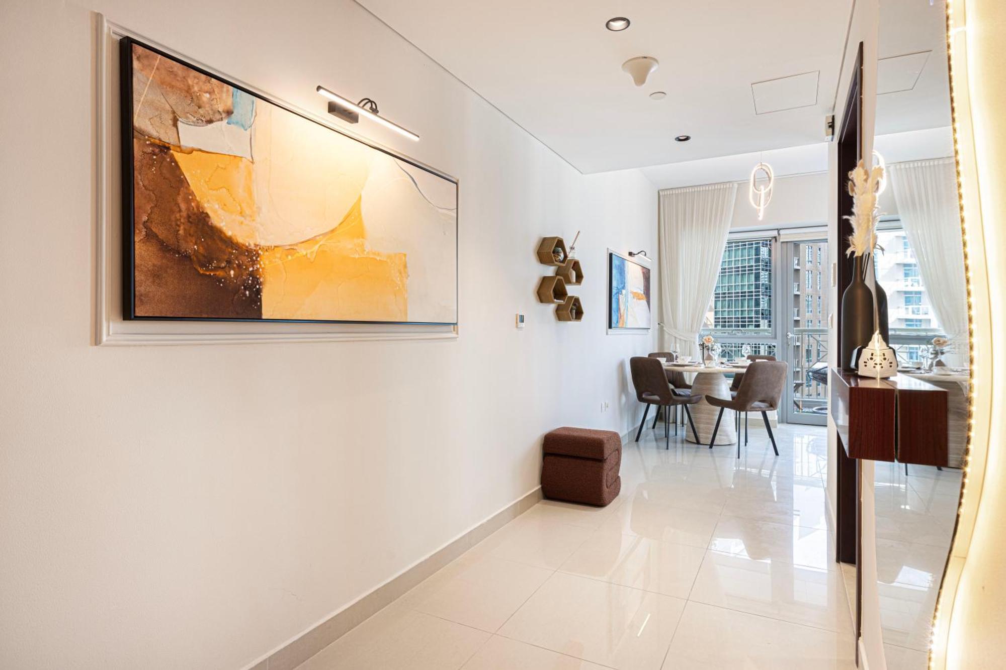 Luxury 2-br Overlooking Burj & Fountain Views Dubai