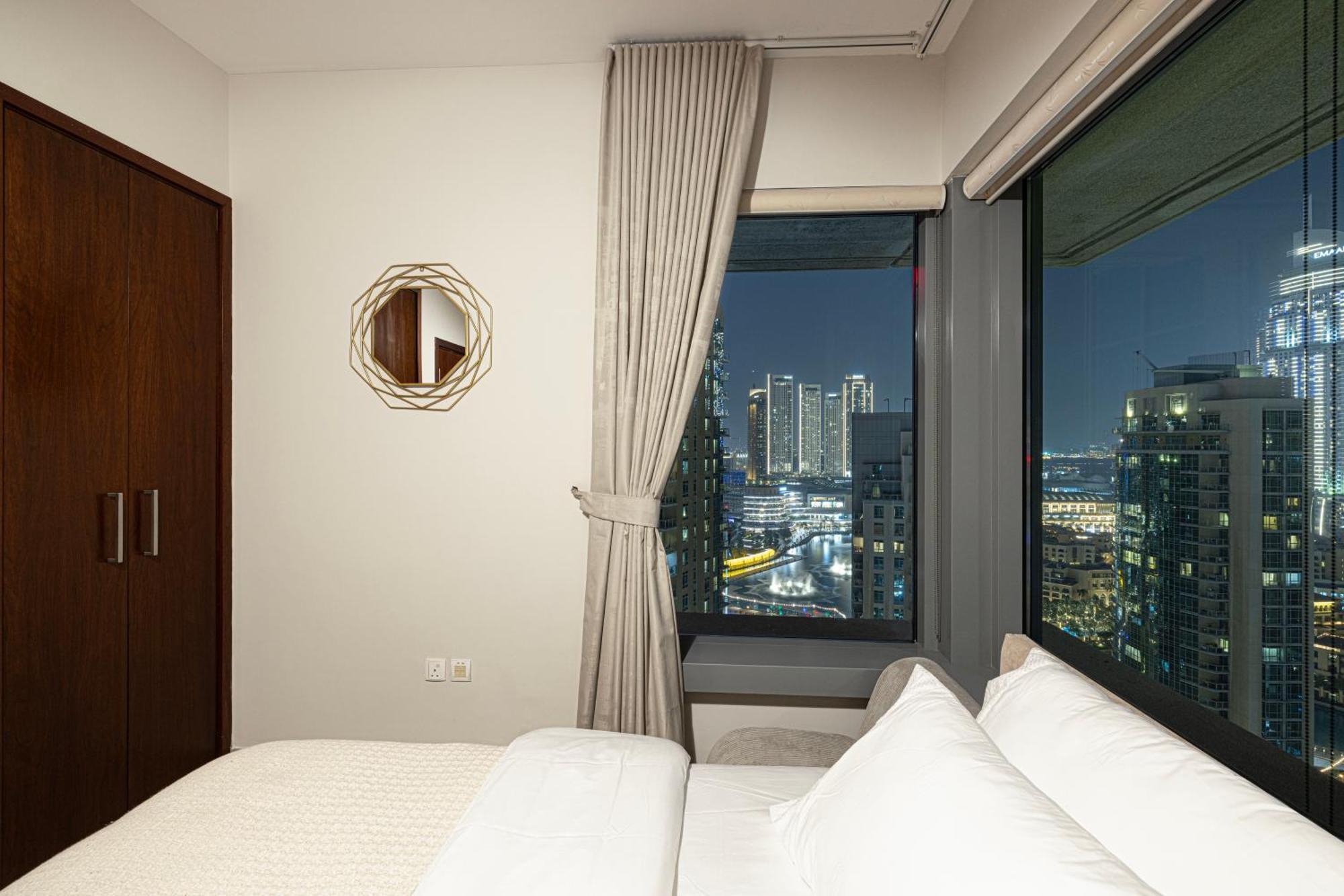 Luxury 2-br Overlooking Burj & Fountain Views Apartment