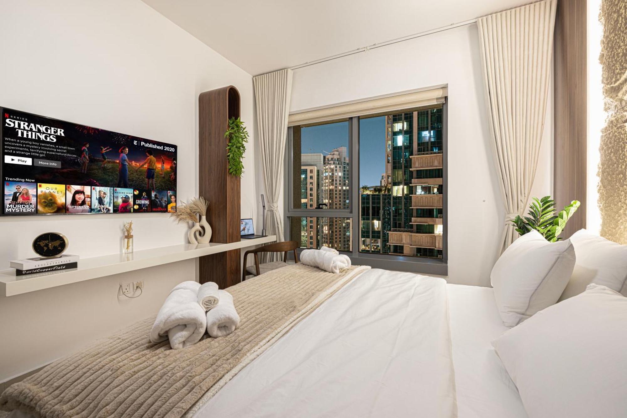 Apartment Luxury 2-br Overlooking Burj & Fountain Views