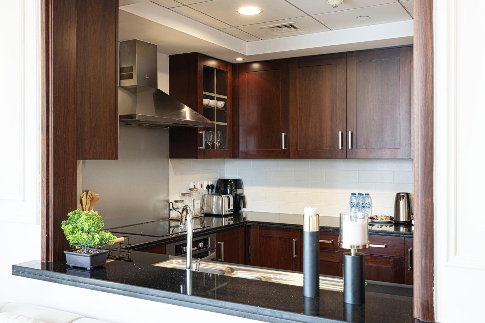 Apartment Luxury 2-br Overlooking Burj & Fountain Views Dubai