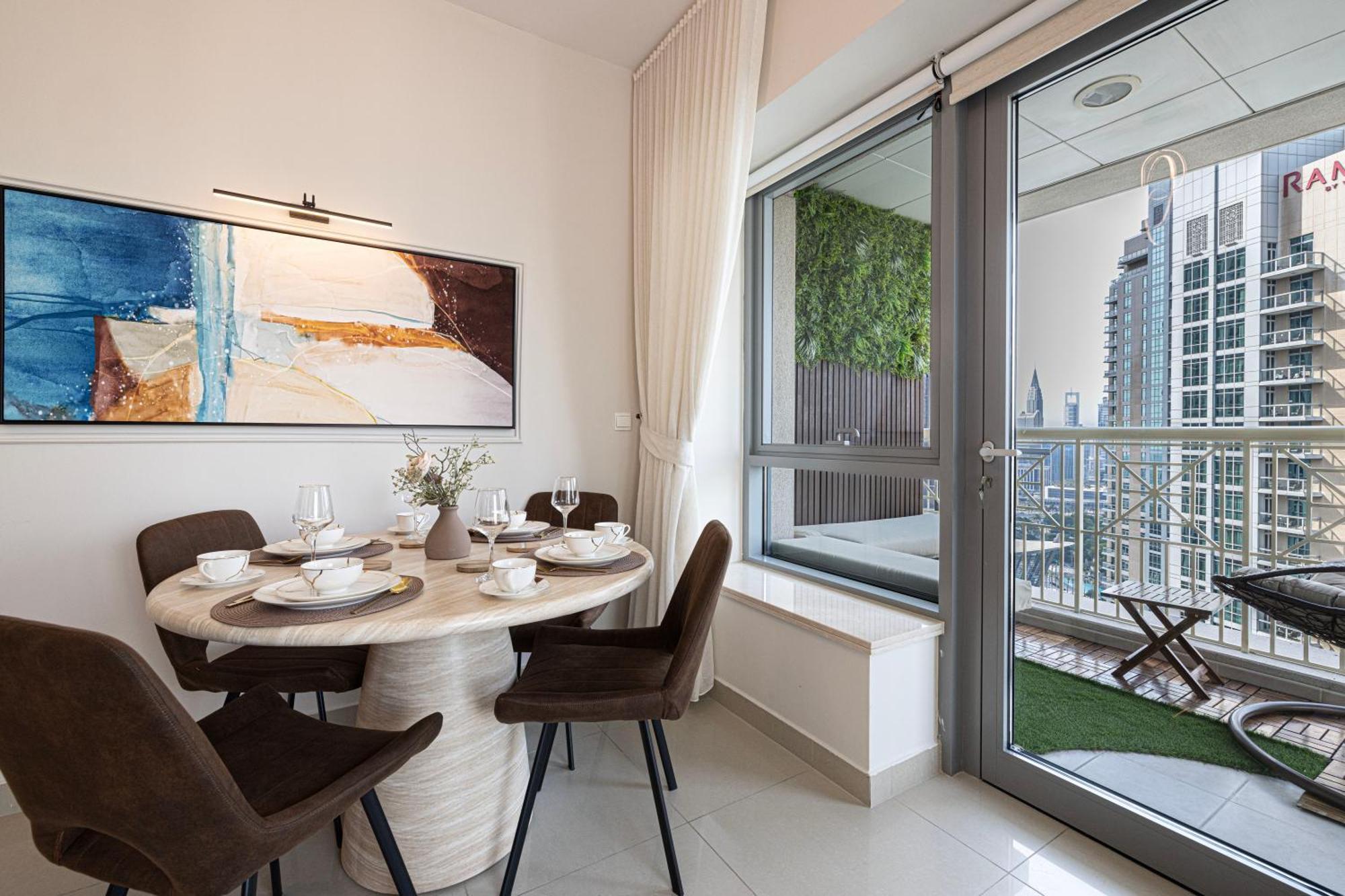 Luxury 2-br Overlooking Burj & Fountain Views Dubai