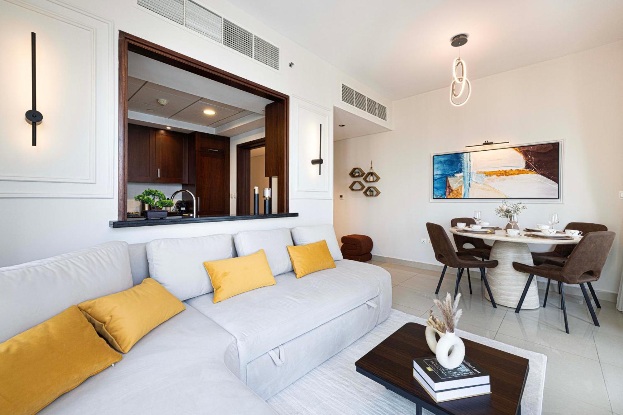 Luxury 2-br Overlooking Burj & Fountain Views * Dubai
