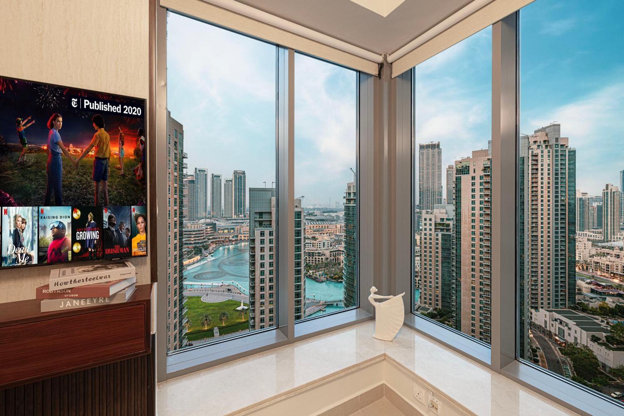 Luxury 2-br Overlooking Burj & Fountain Views