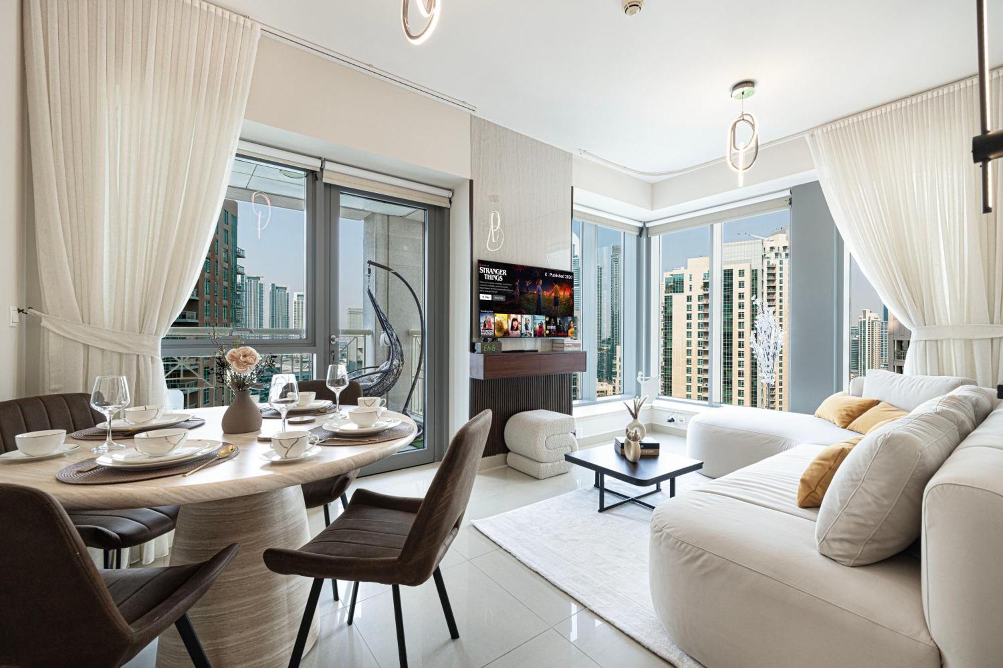 Luxury 2-br Overlooking Burj & Fountain Views * Dubai