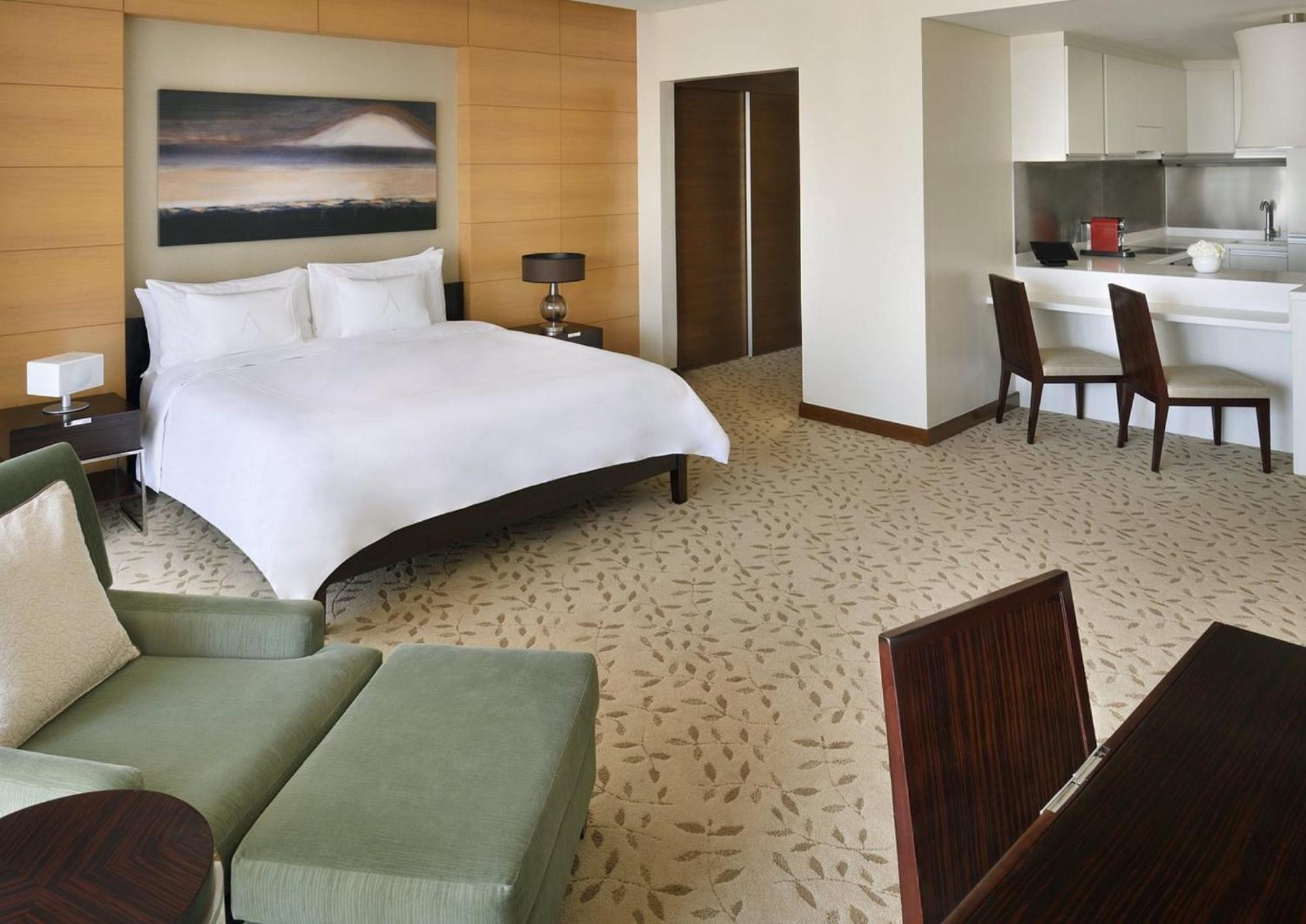 Apart Otel Emaar Residences Fashion Avenue, Formerly Address Mall *