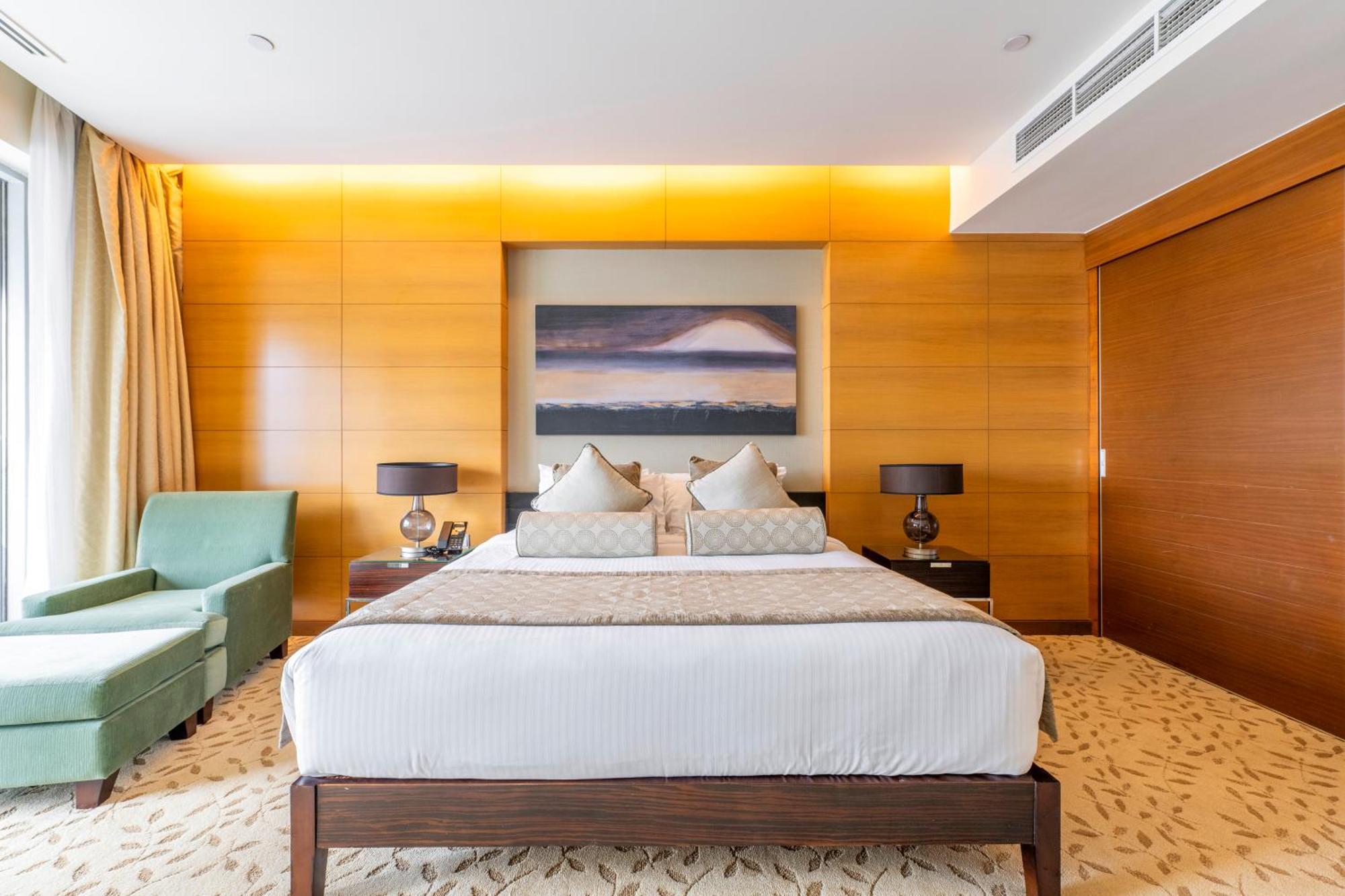 Apart Otel Emaar Residences Fashion Avenue, Formerly Address Mall *