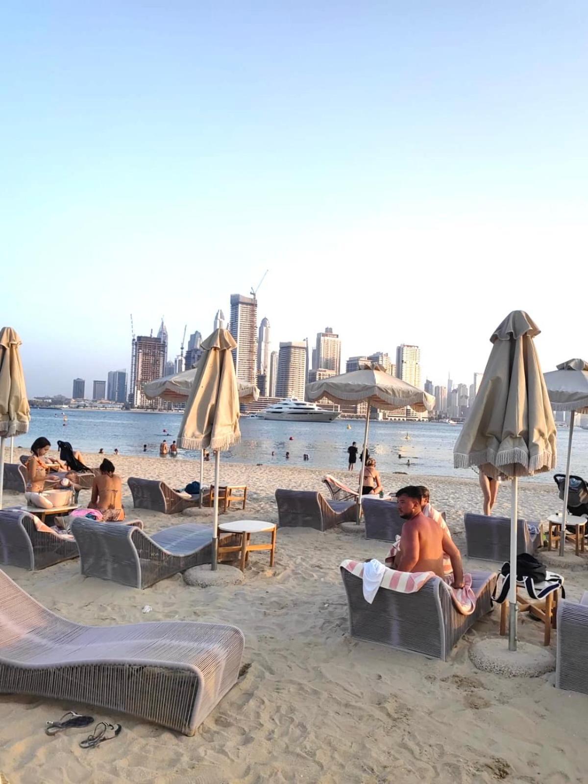 7 Palm Jumeirah West * Dubai