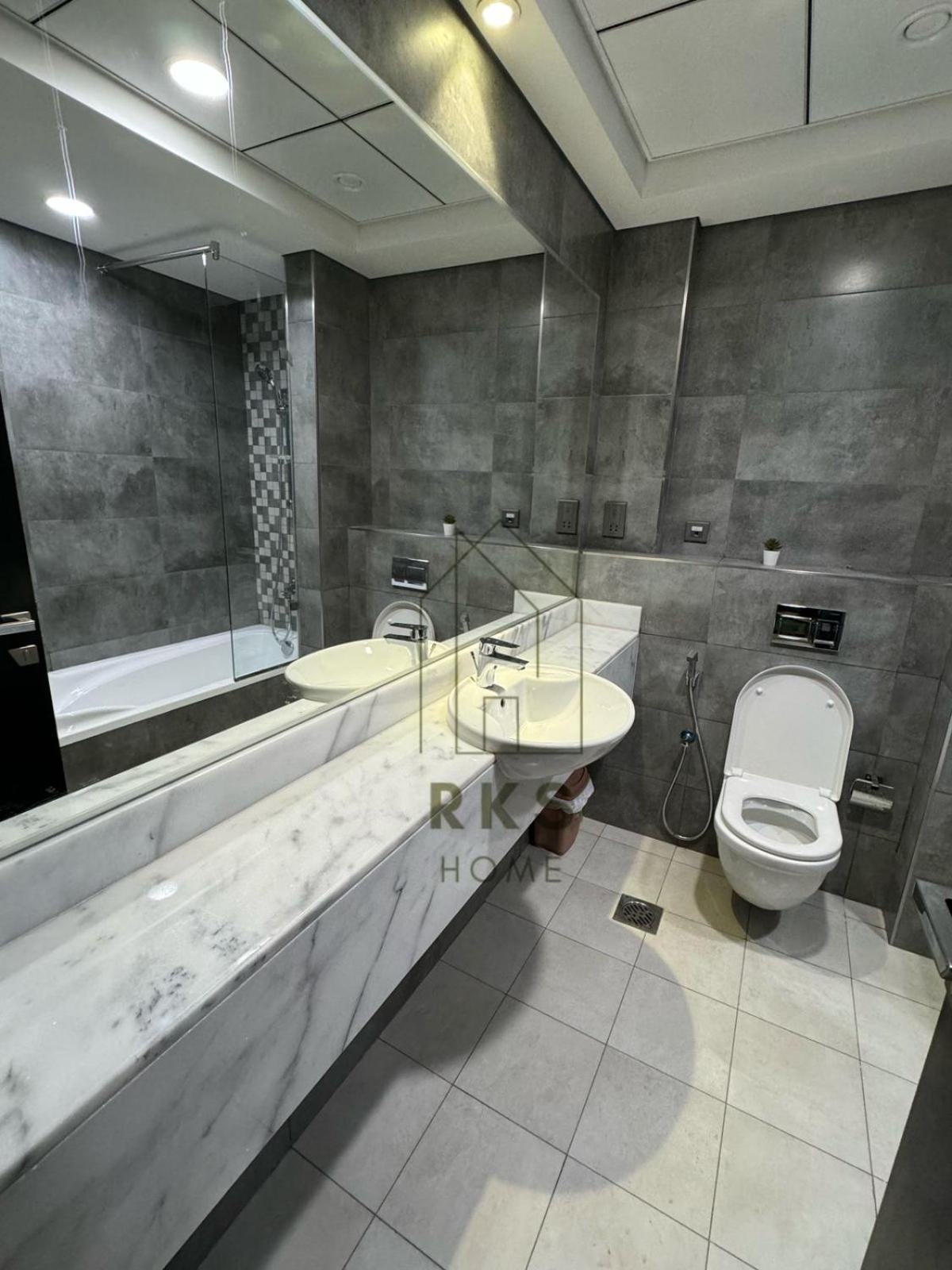 With Private Downtown Business Bay-oval Tower *