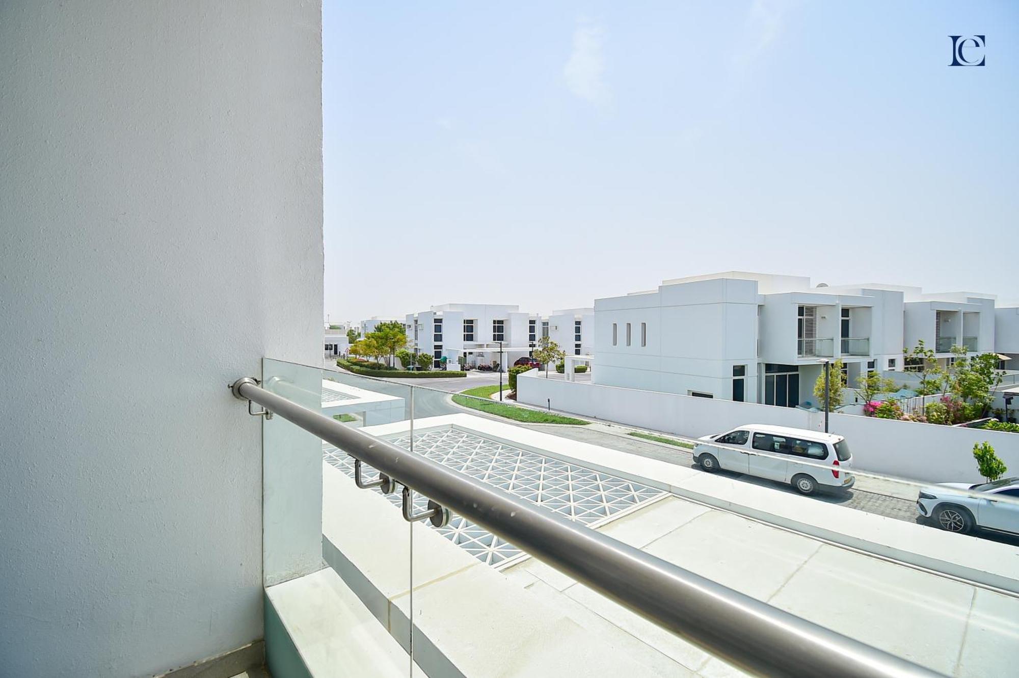 Luxury Escapes - Private With 3bedroom Maids - Mudon *