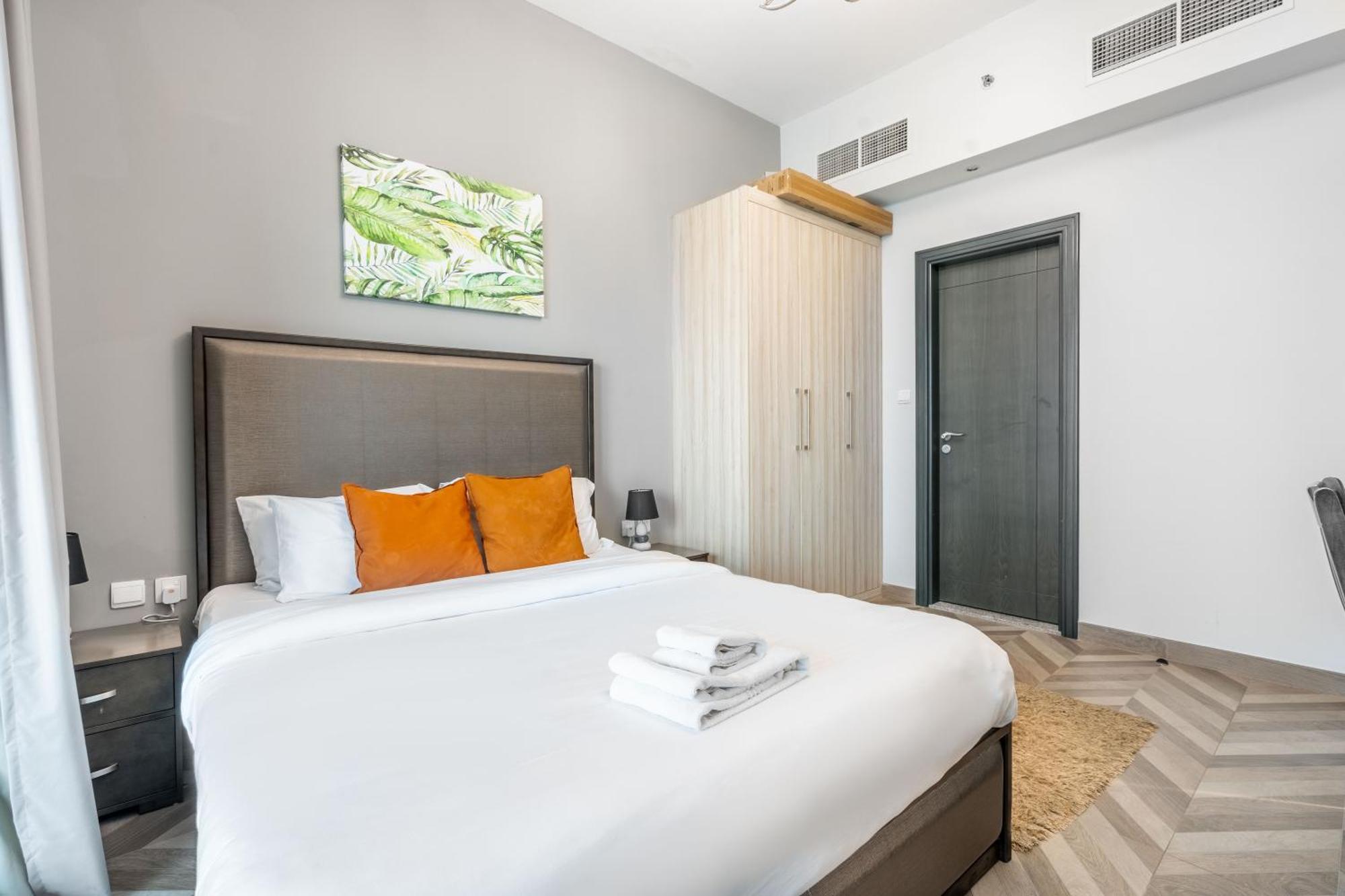 Stunning Large 1 Bed In Elite Business Bay Apartment