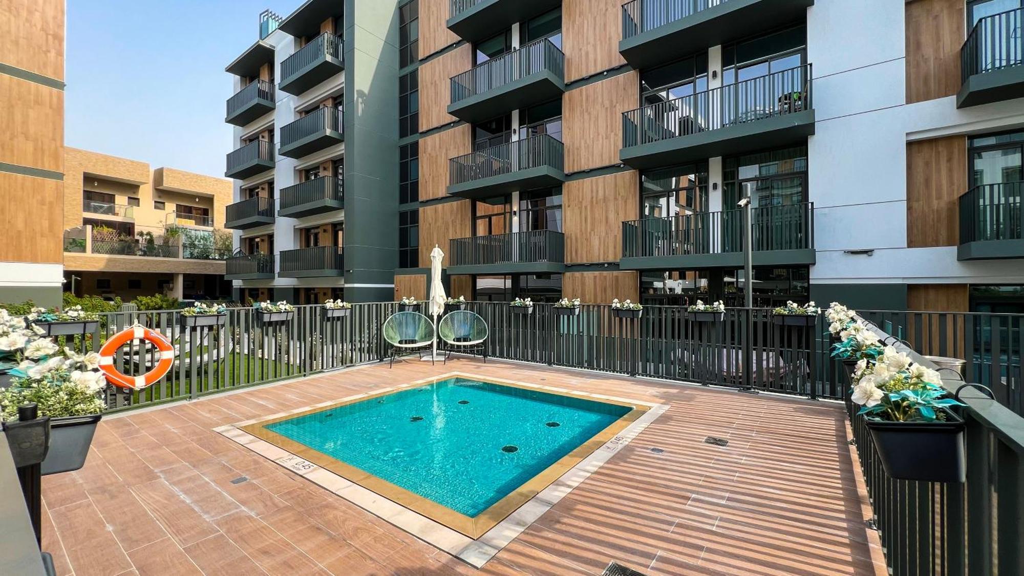 Sophisticated 1br With Pool View In Belgravia Square Jvc Dubai