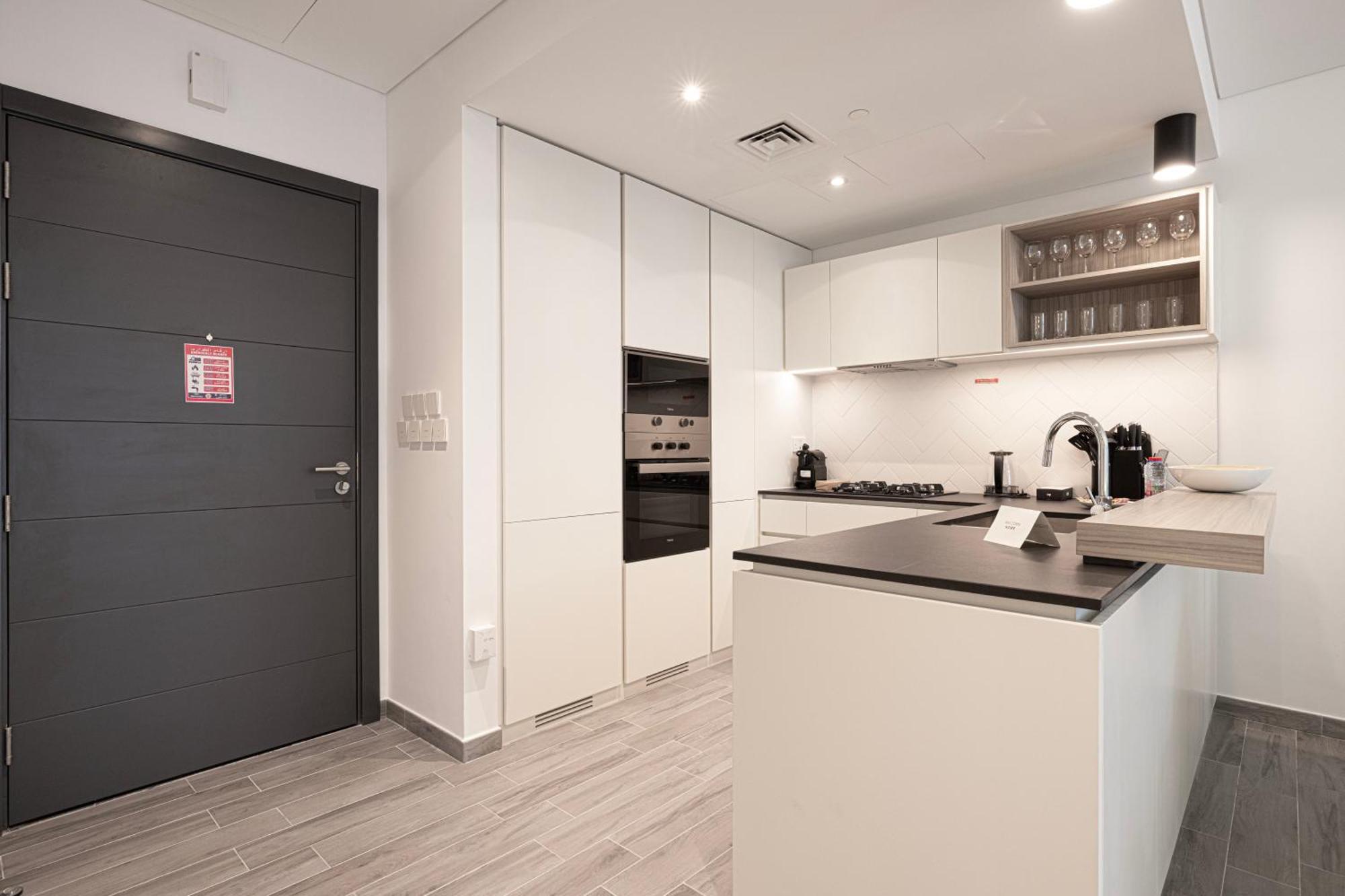 Sophisticated 1br With Pool View In Belgravia Square Jvc *