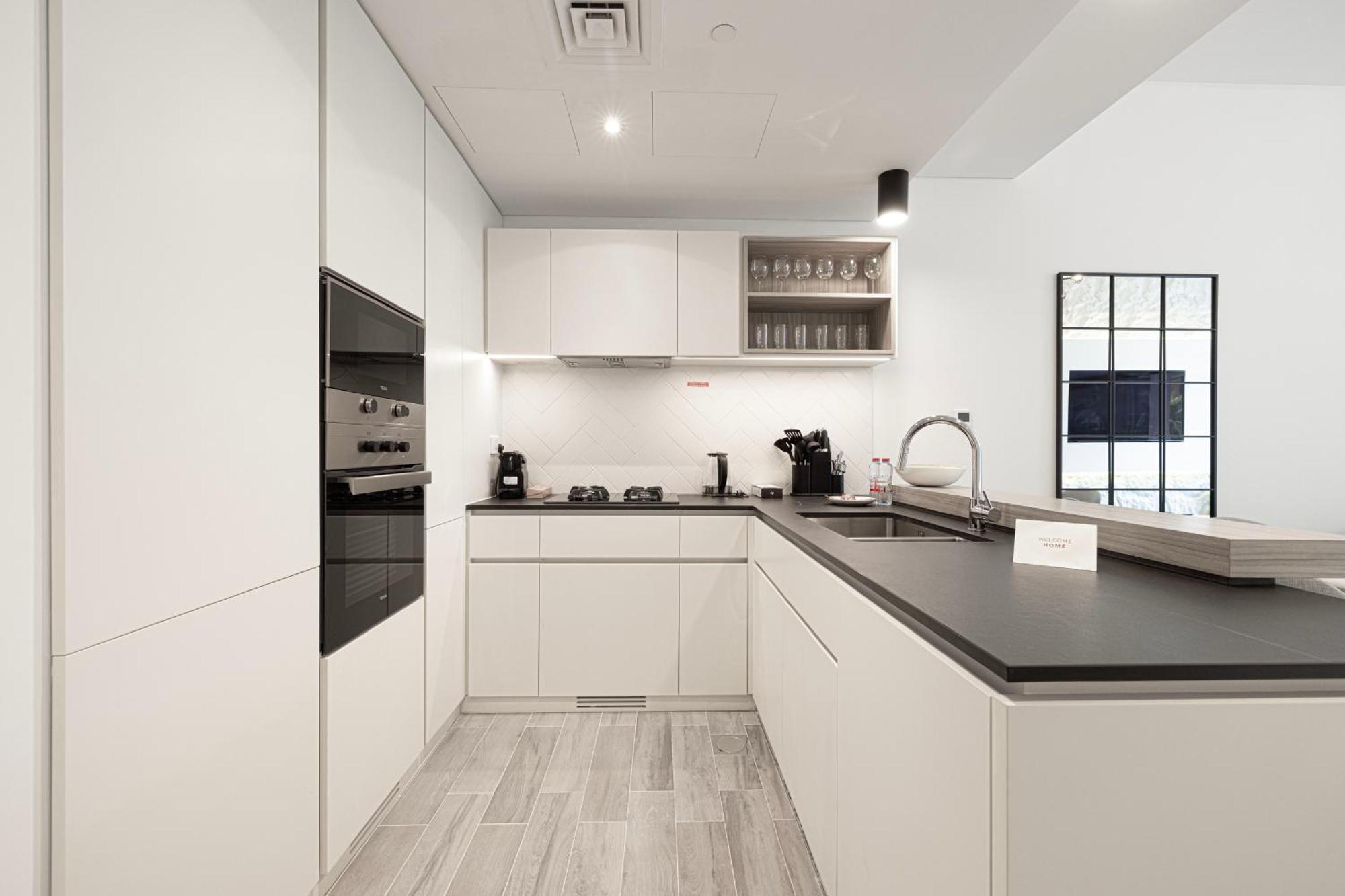Sophisticated 1br With Pool View In Belgravia Square Jvc *