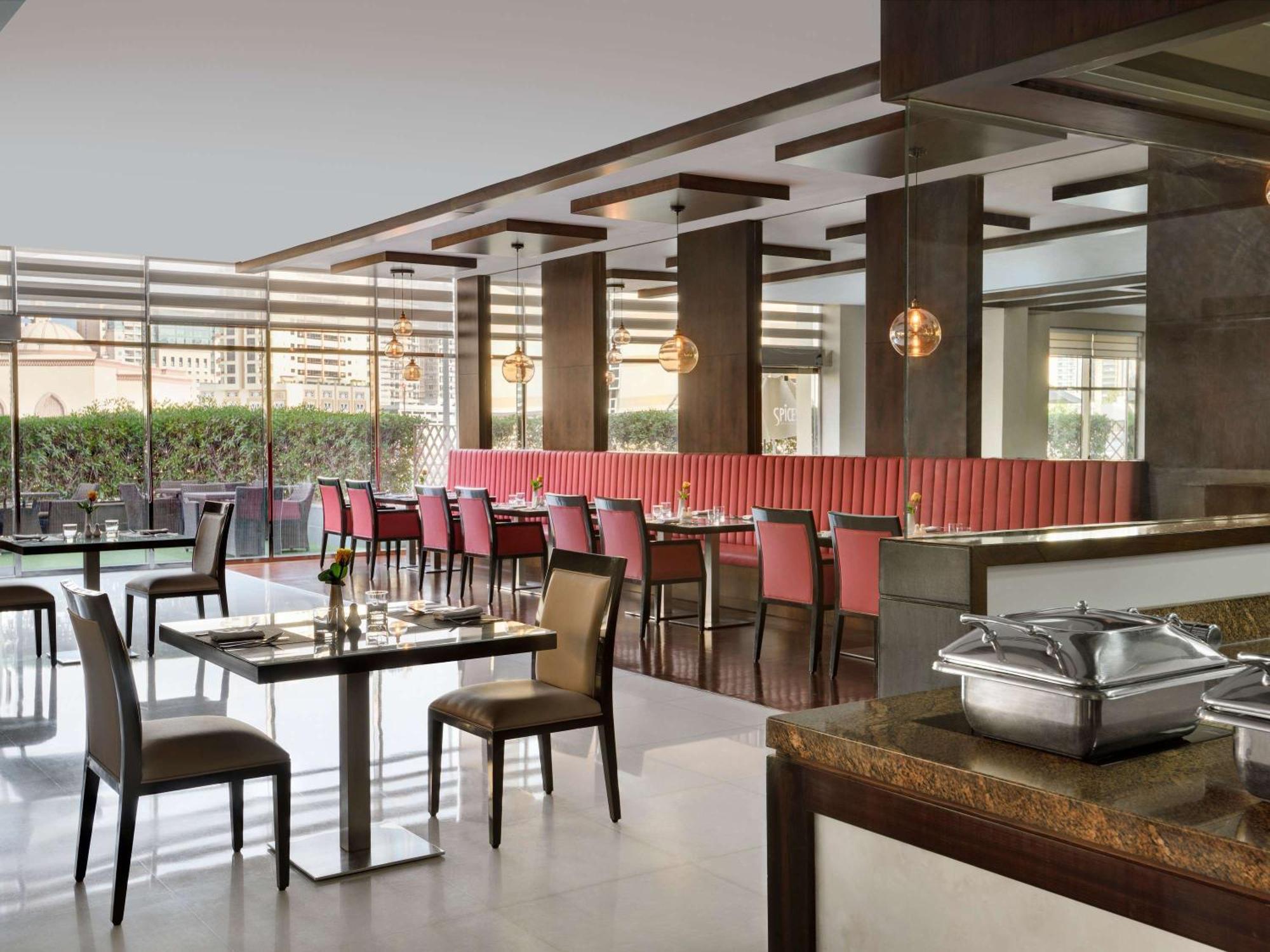 Moevenpick Al Mamzar Aparthotel 5*