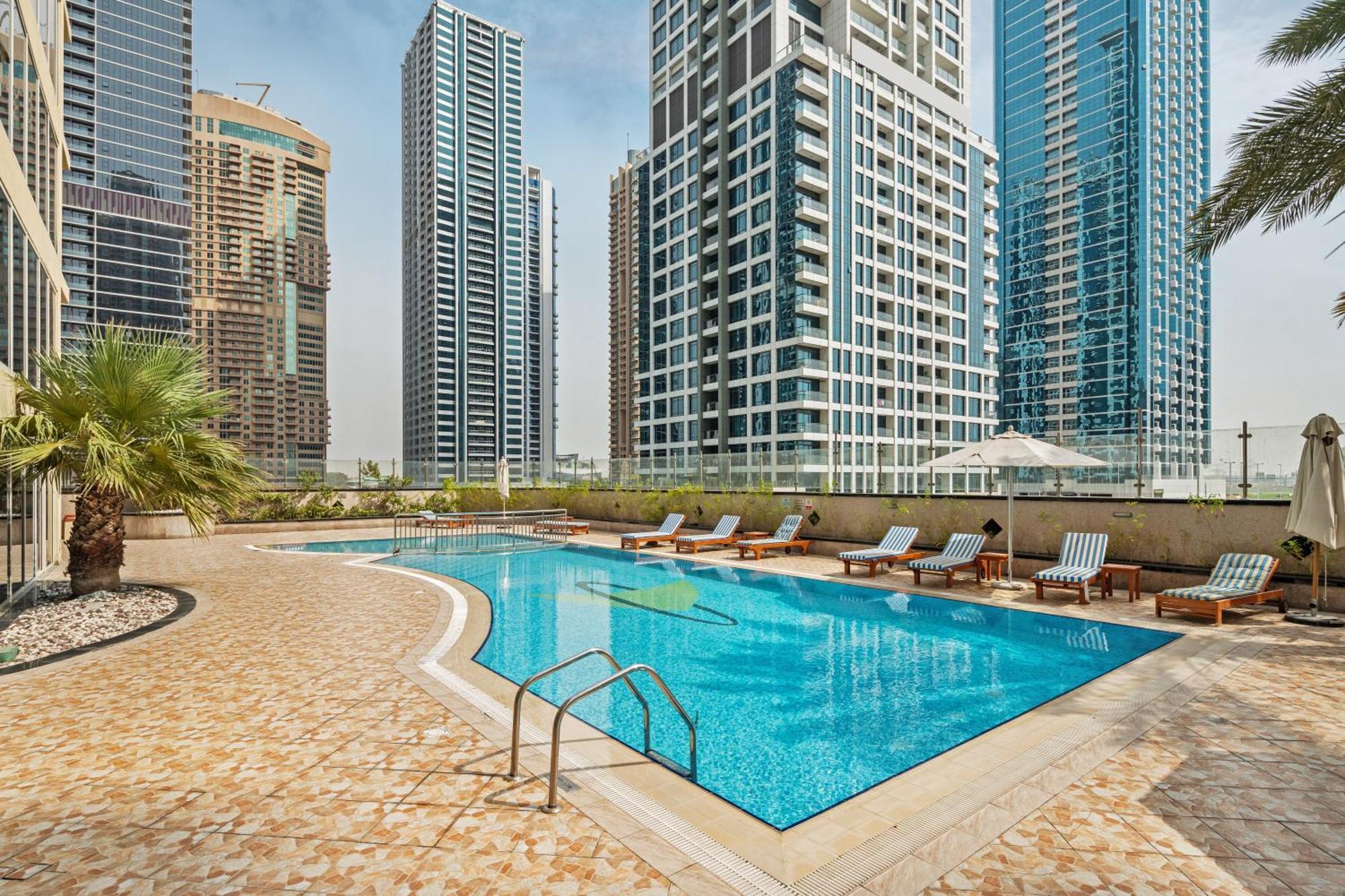 La Buena Vida: Panoramic View Near Jlt Metro