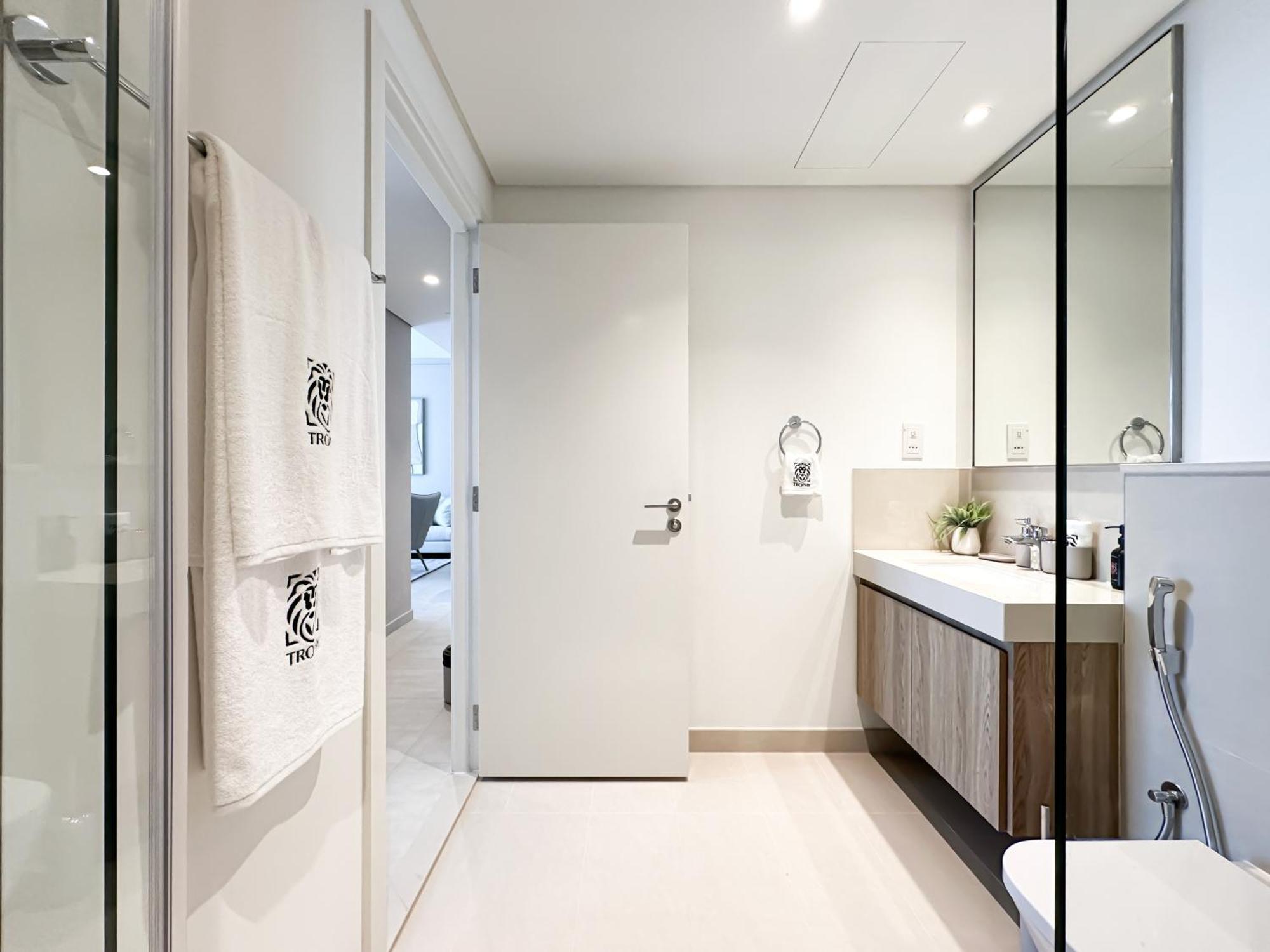Sky High Luxury 50th Flr Lux 2bdr In Downtown *