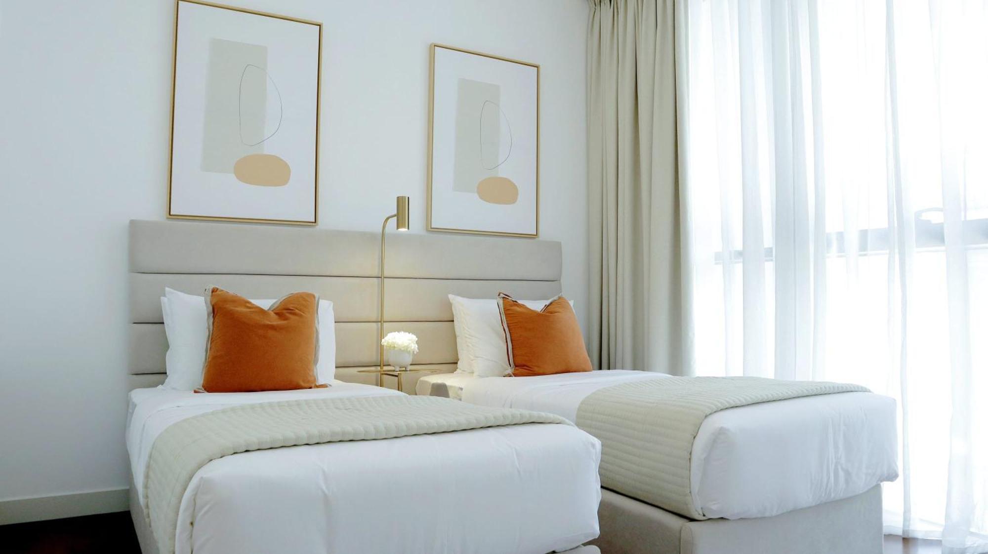 Apartment Airstay - Walk - Luxurious 2br Guest - Monthly Offer Available *