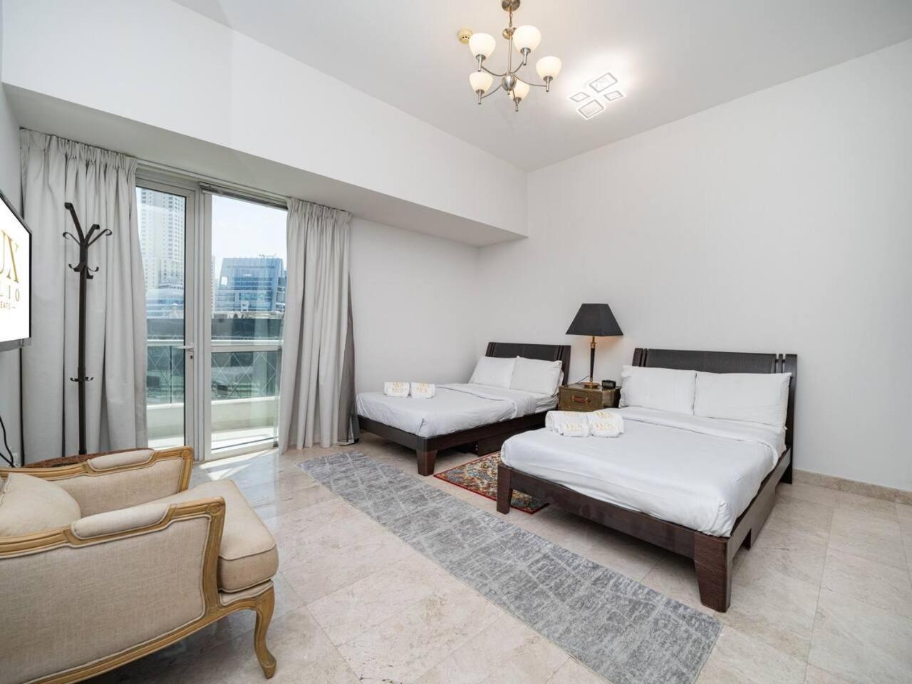 Spacious 4 Bedroom Marina Oasis Apartment *