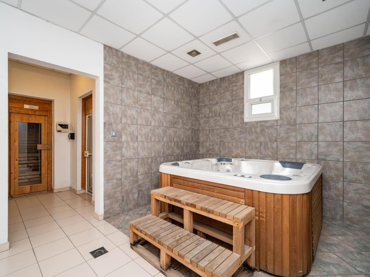 Spacious 4 Bedroom Marina Oasis Dubai