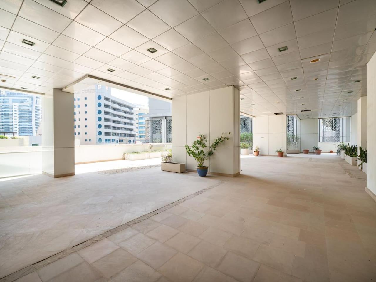 Spacious 4 Bedroom Marina Oasis Apartment