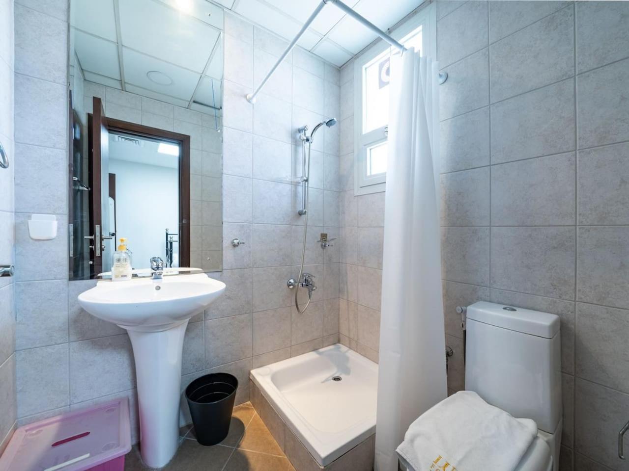 Spacious 4 Bedroom Marina Oasis