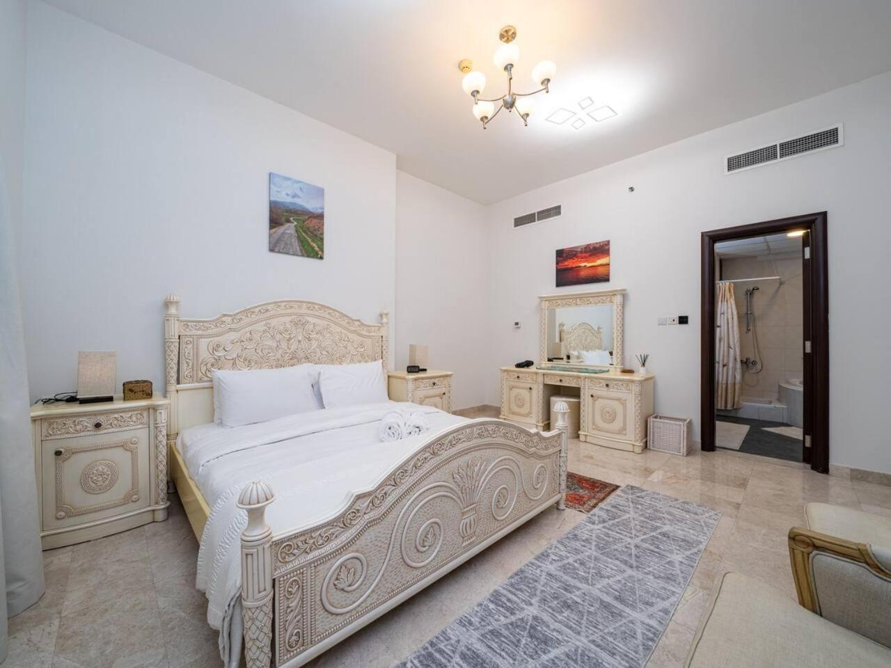 Spacious 4 Bedroom Marina Oasis Dubai