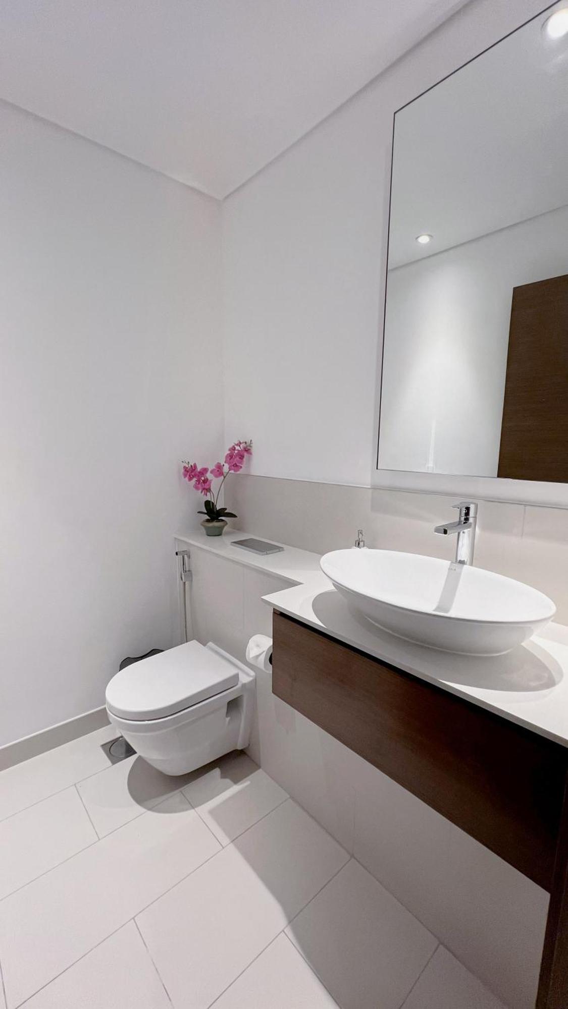 Airstay - Walk - Luxurious 2br Guest - Monthly Offer Available *