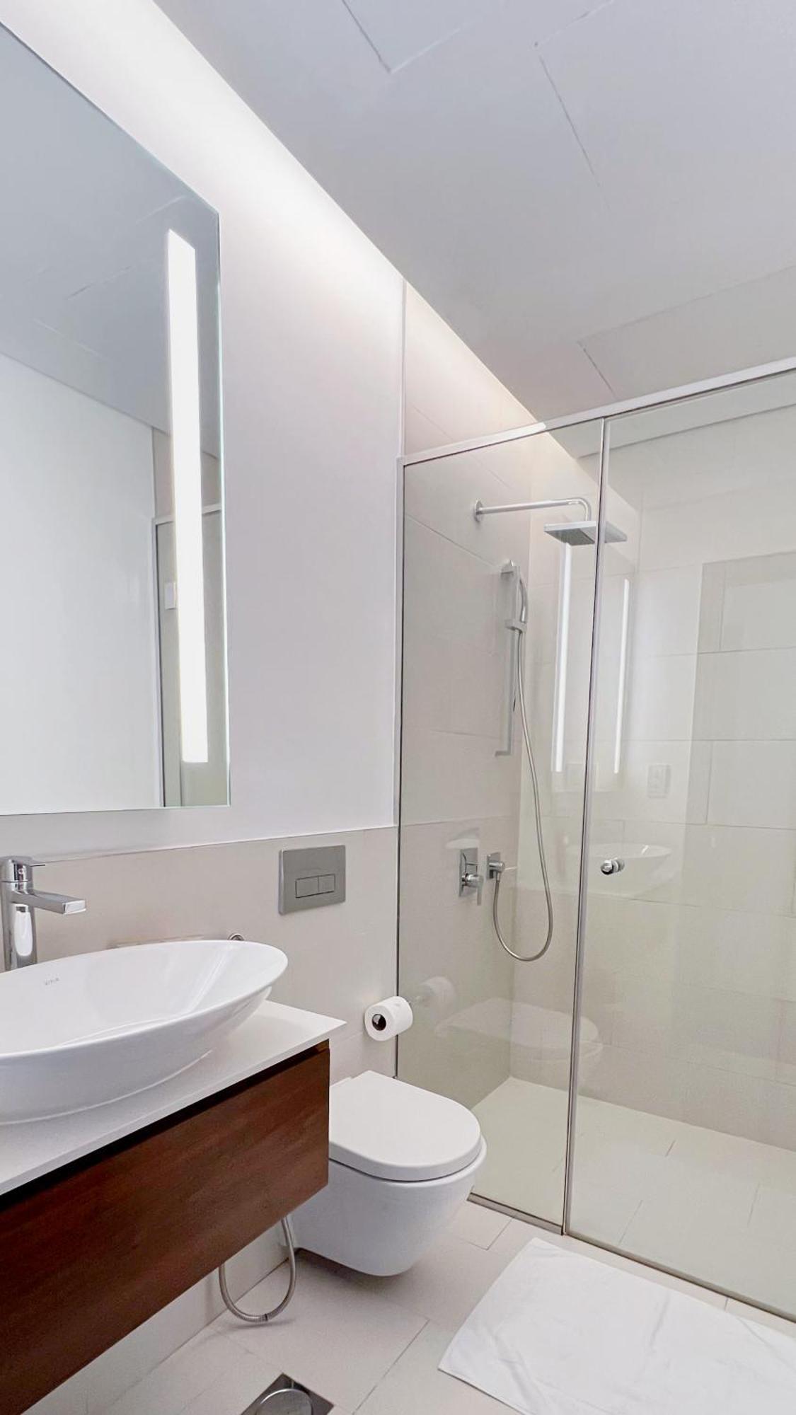 Apartment Airstay - Walk - Luxurious 2br Guest - Monthly Offer Available *