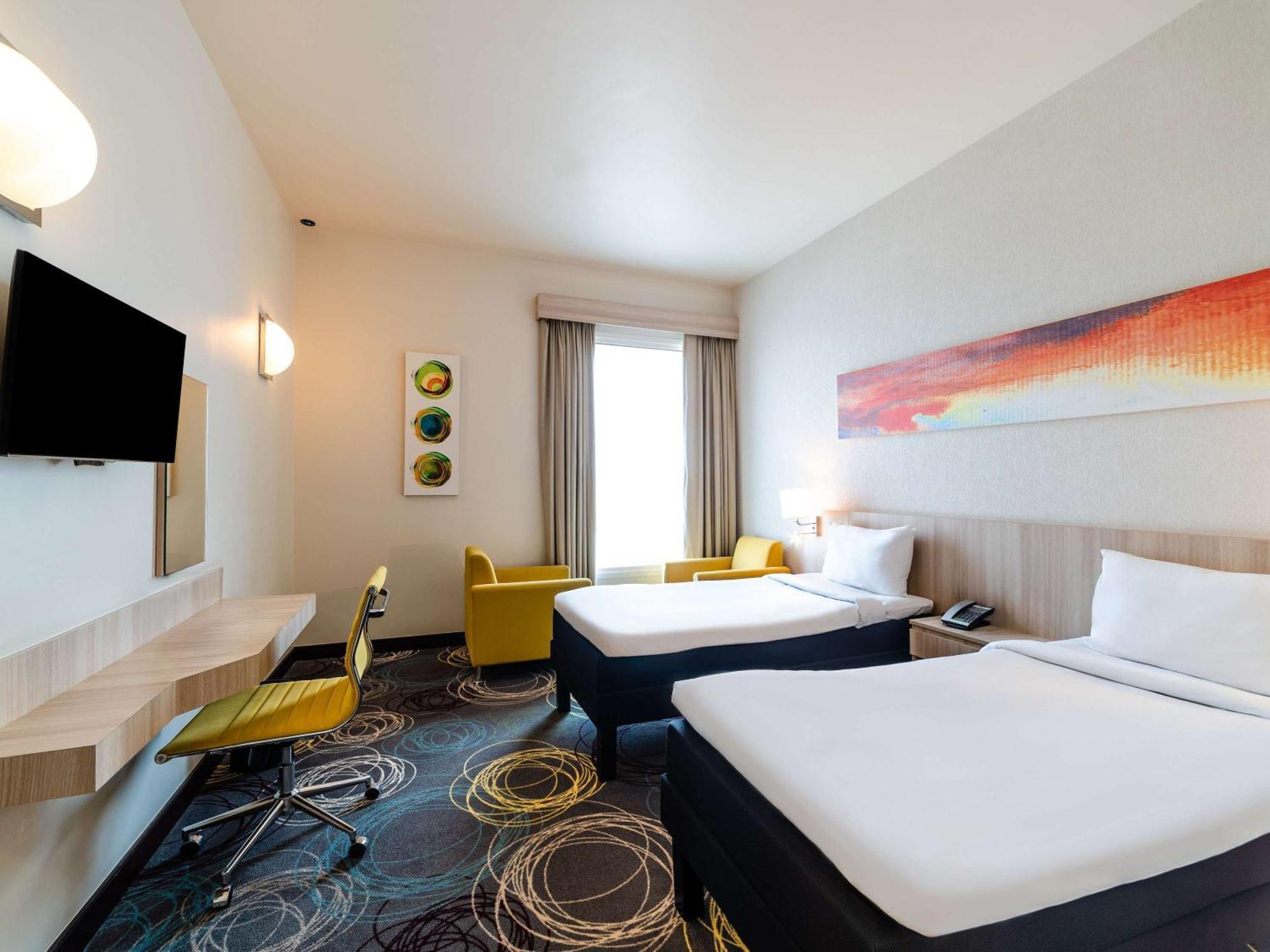 Hotel Ibis Styles Dragon Mart 3*