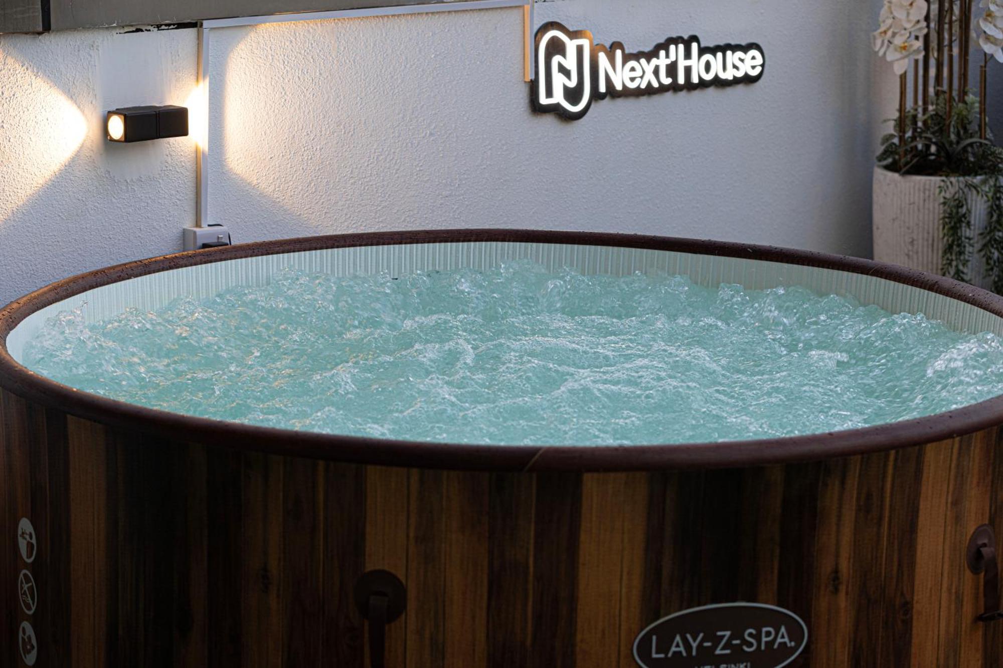 Next'house - Downtown Views Host Hostel Dubai