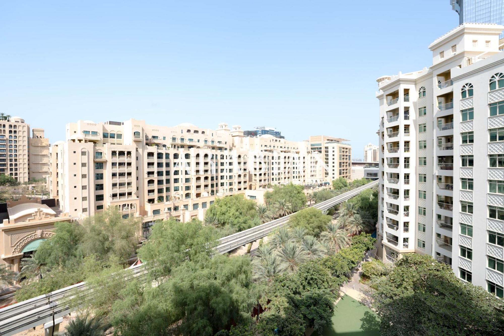 Beautiful 1br Palm Jumeirah With Park Views, Pool And Access * Dubai