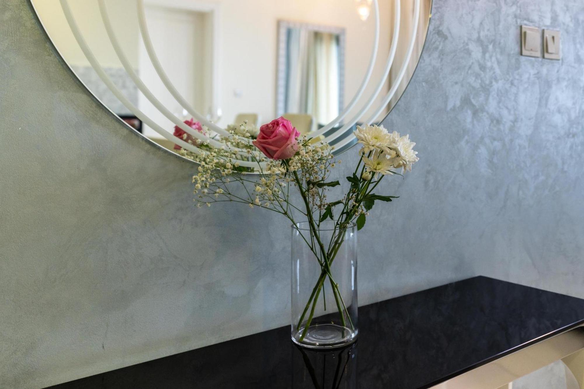 White Sage Full Burj View 1br In Mall Daire *