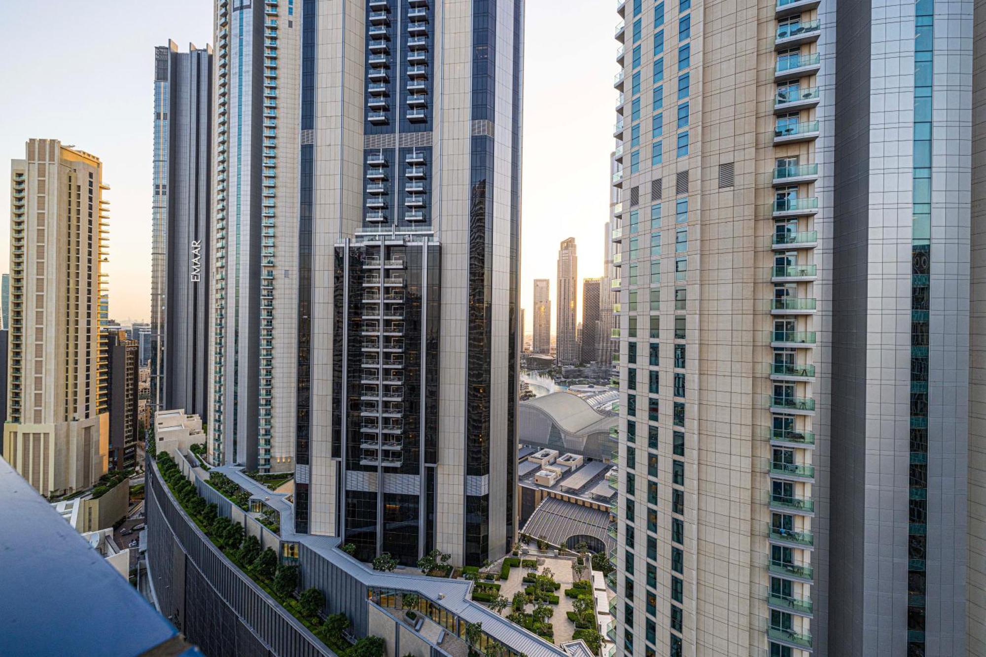Daire Damac Maison Mall Street 3 Bedroom Burj Khalifa View With Gym And Pool 1 Minute Walk To Mall Dubai