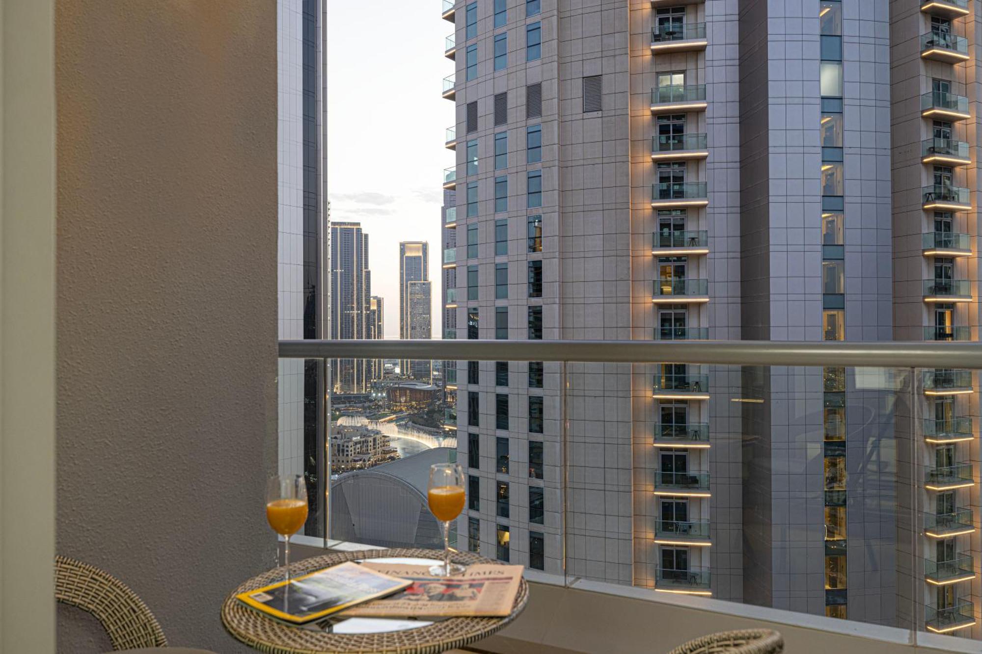 Damac Maison Mall Street 3 Bedroom Burj Khalifa View With Gym And Pool 1 Minute Walk To Mall Daire Dubai