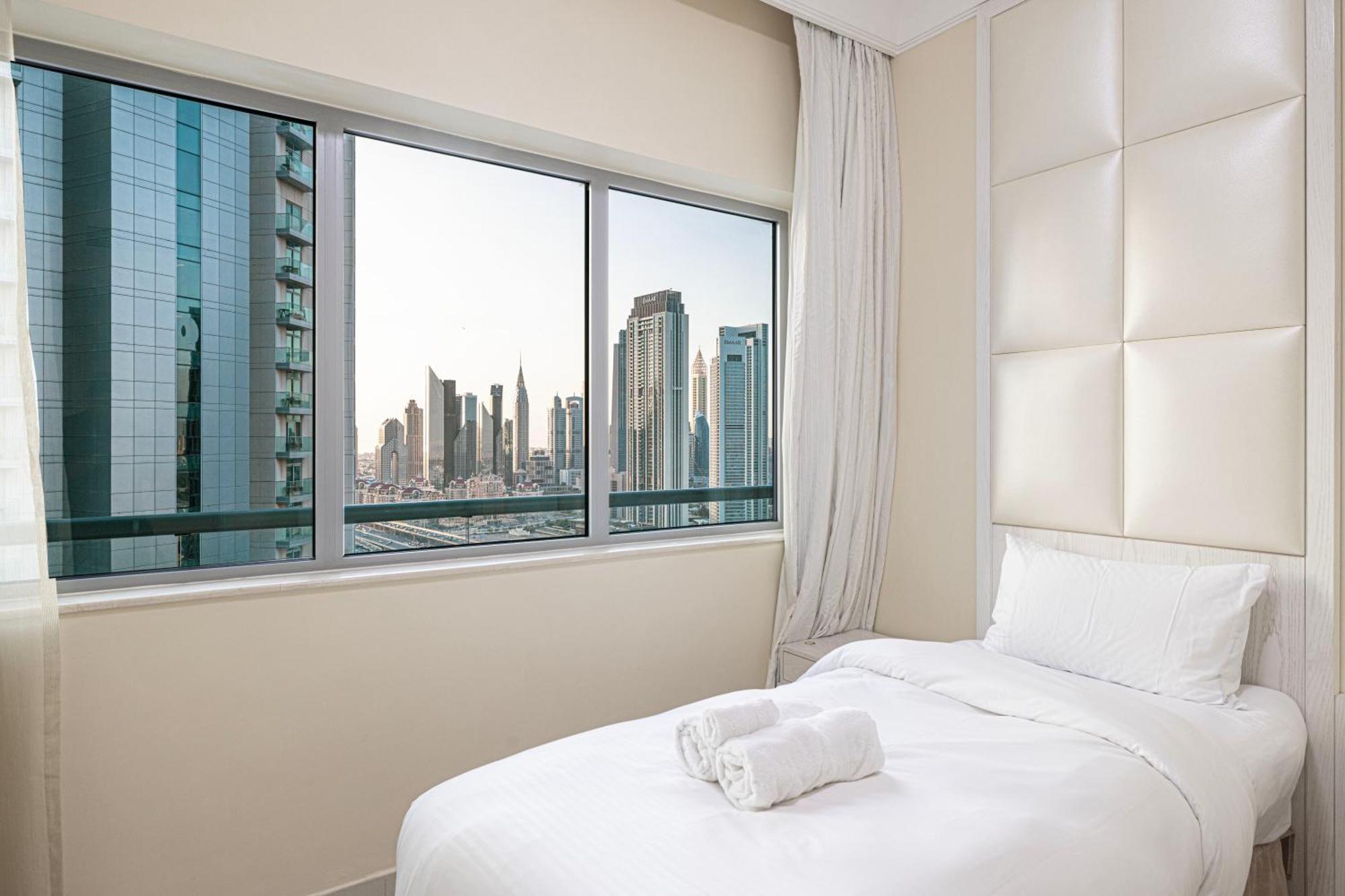 Daire Damac Maison Mall Street 3 Bedroom Burj Khalifa View With Gym And Pool 1 Minute Walk To Mall Dubai
