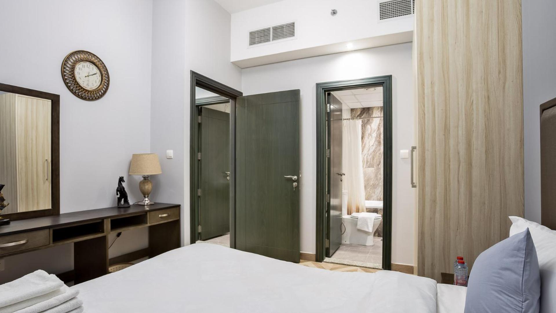 Apartment Easemytrip - Elegant Canal-view 1br In The Heart Of Dubai