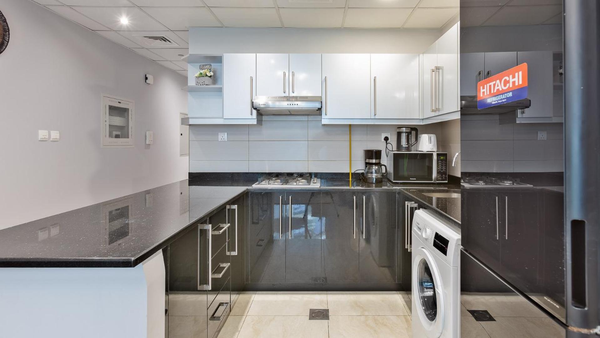 Easemytrip - Elegant Canal-view 1br In The Heart Of Apartment Dubai