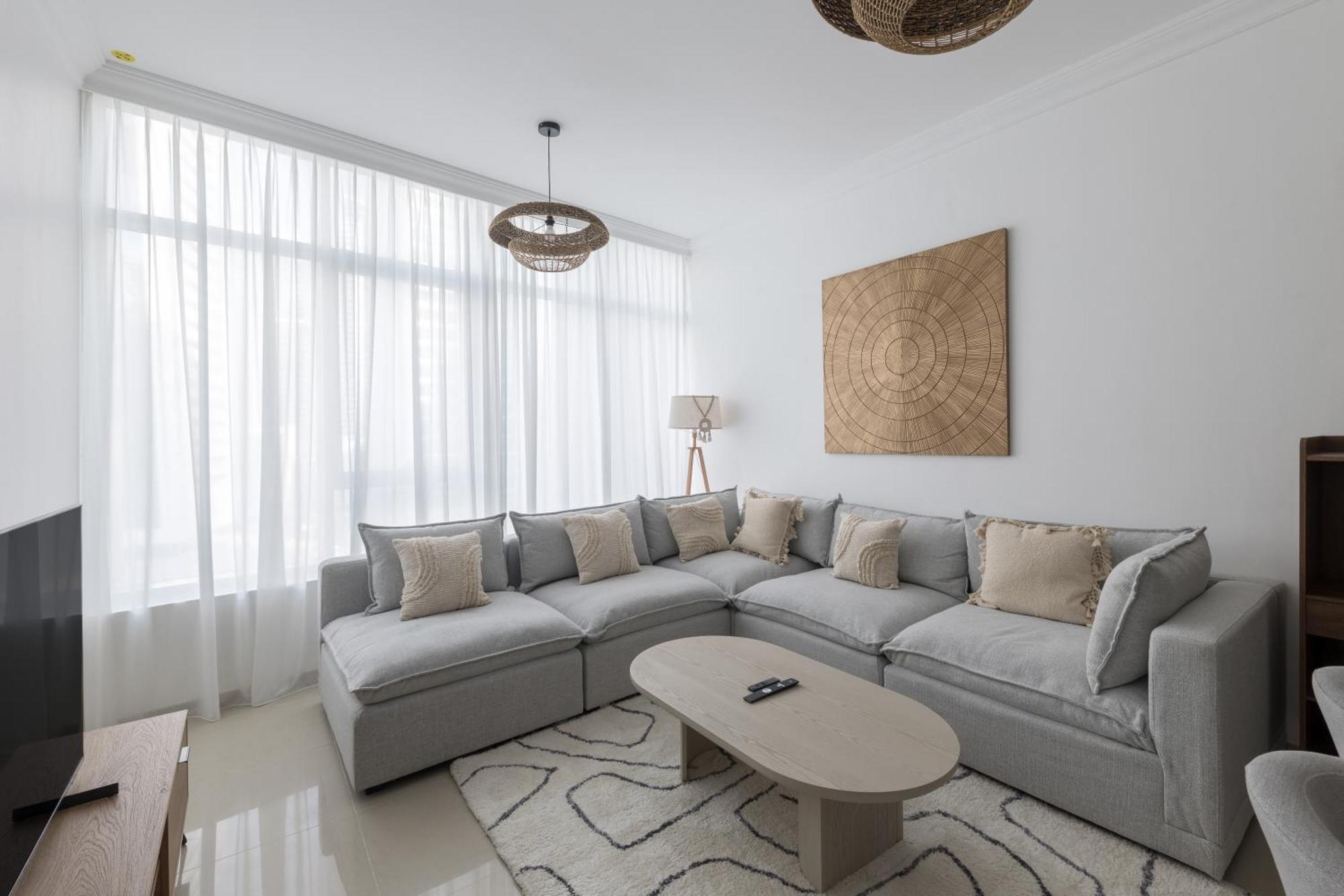 Stylish 2 Bd In Business Bay, Prime Location Apartment Dubai