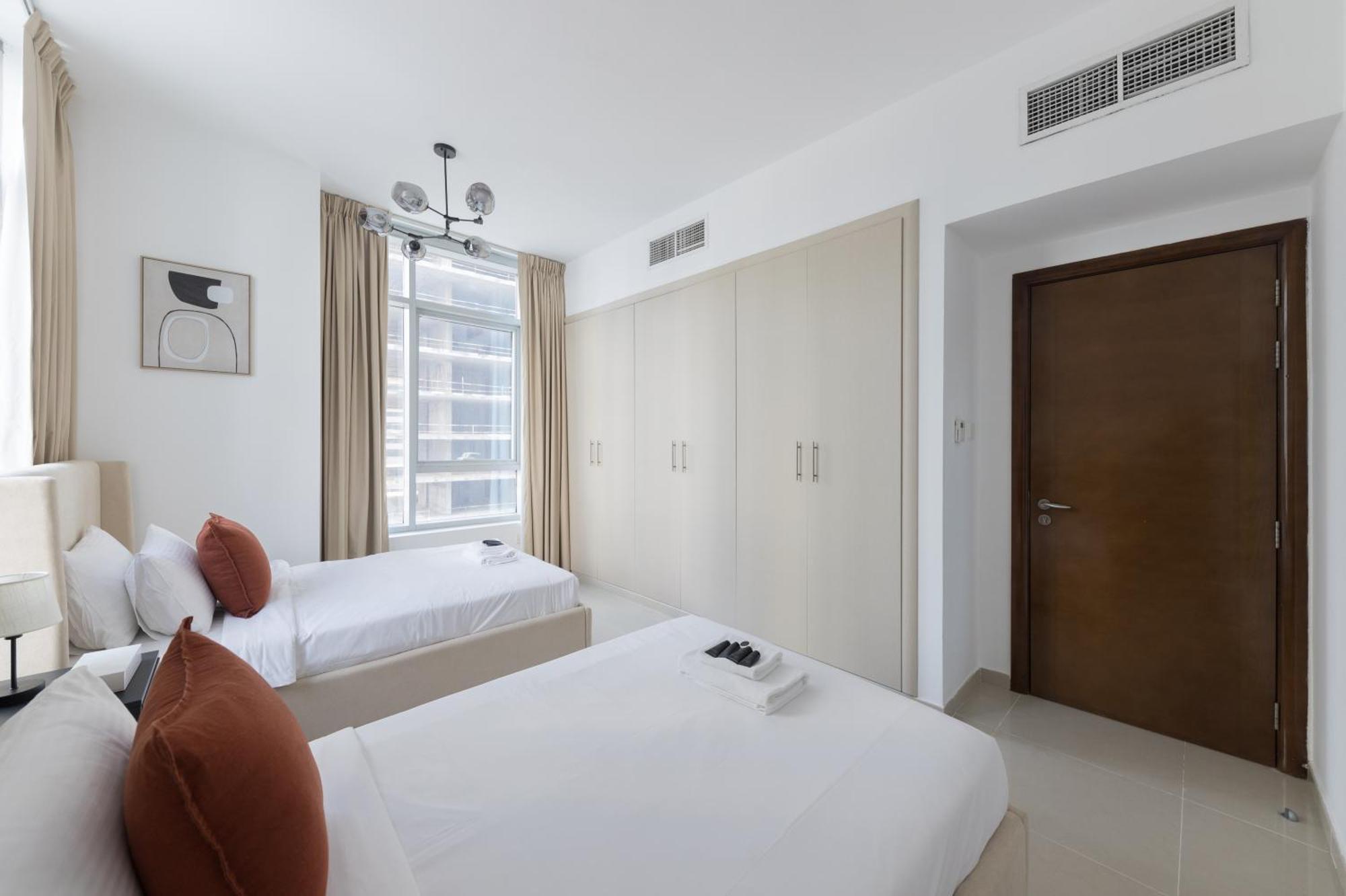 Stylish 2 Bd In Business Bay, Prime Location Apartment *