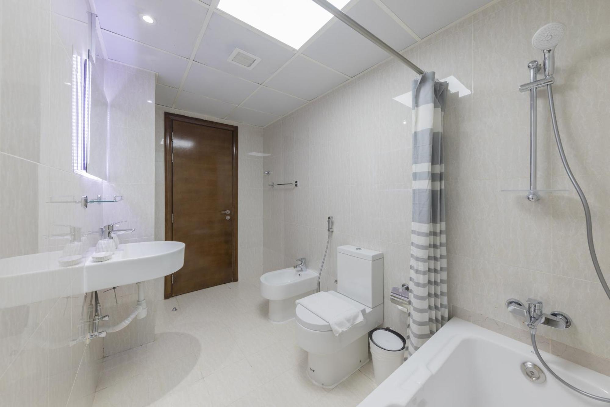 Stylish 2 Bd In Business Bay, Prime Location Apartment Dubai