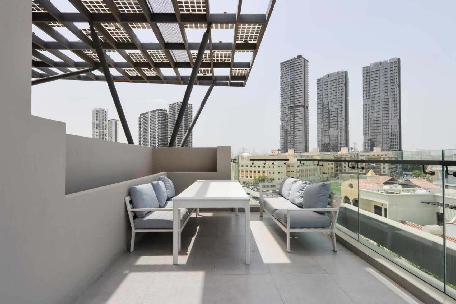 Livbnb - At Signature Livings Penthouse, Jvc Dubai