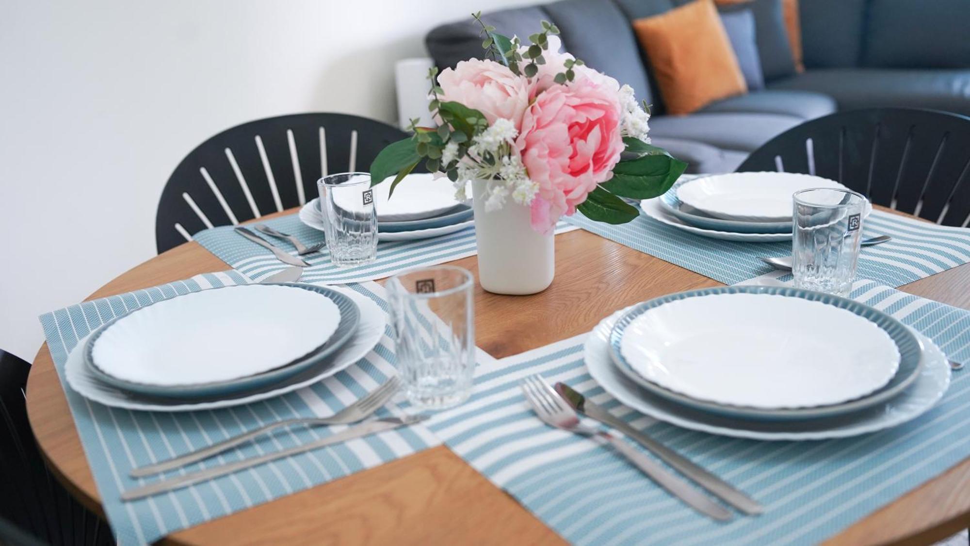 Spacious 2 Bed At Marina High Floor Apartment *