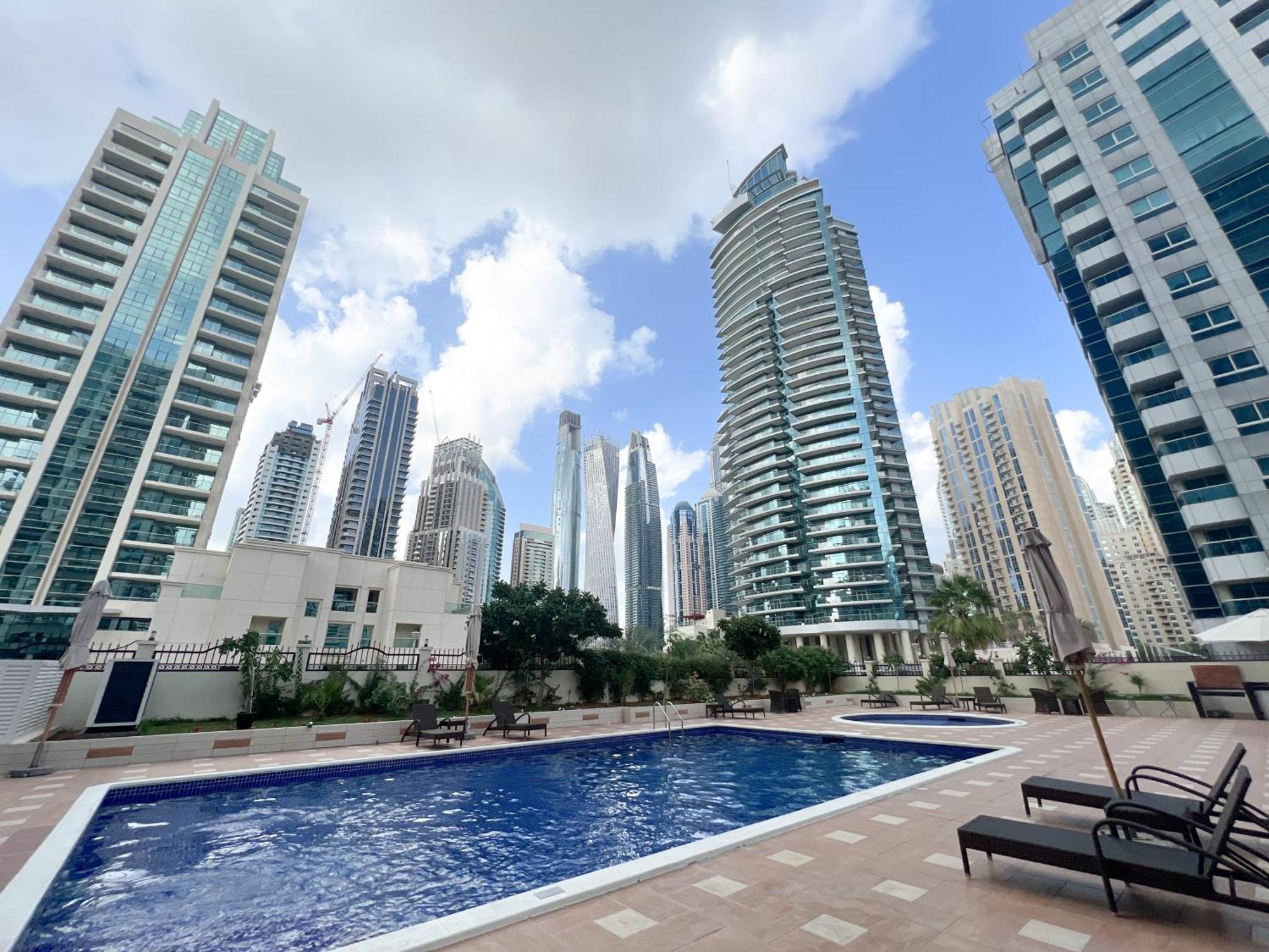 Spacious 2 Bed At Marina High Floor