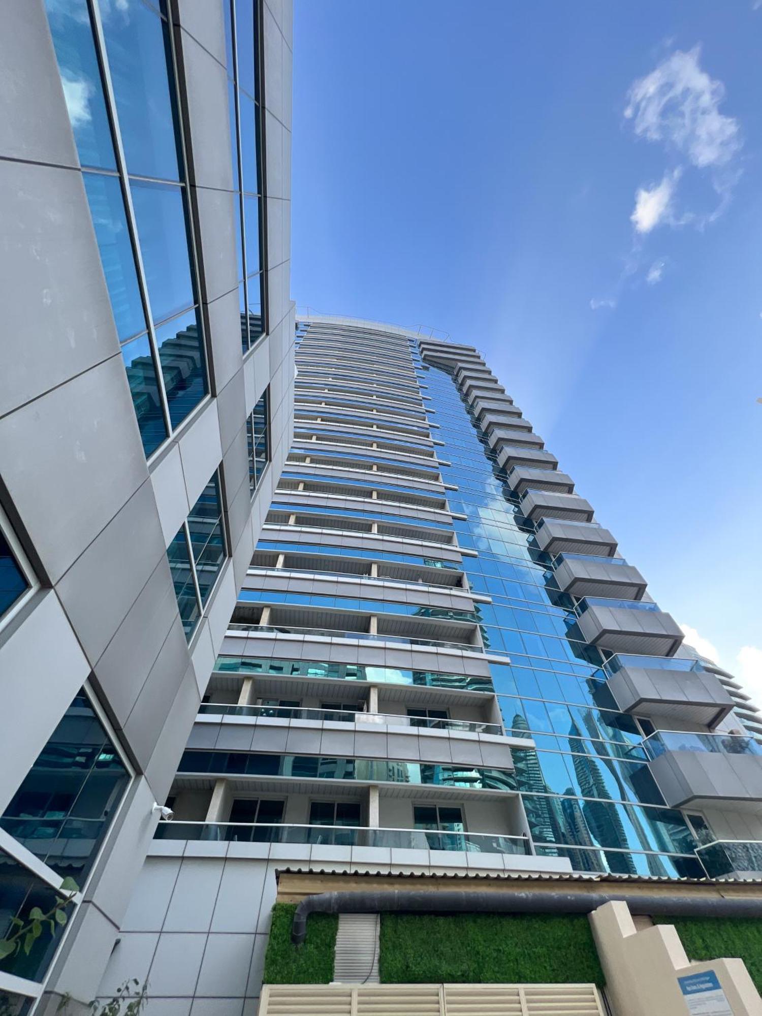 Spacious 2 Bed At Marina High Floor Apartment Dubai