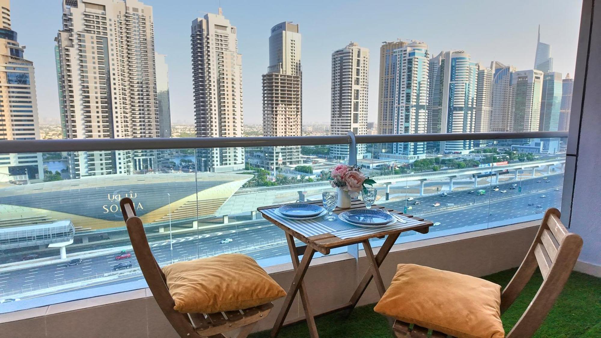 Spacious 2 Bed At Marina High Floor